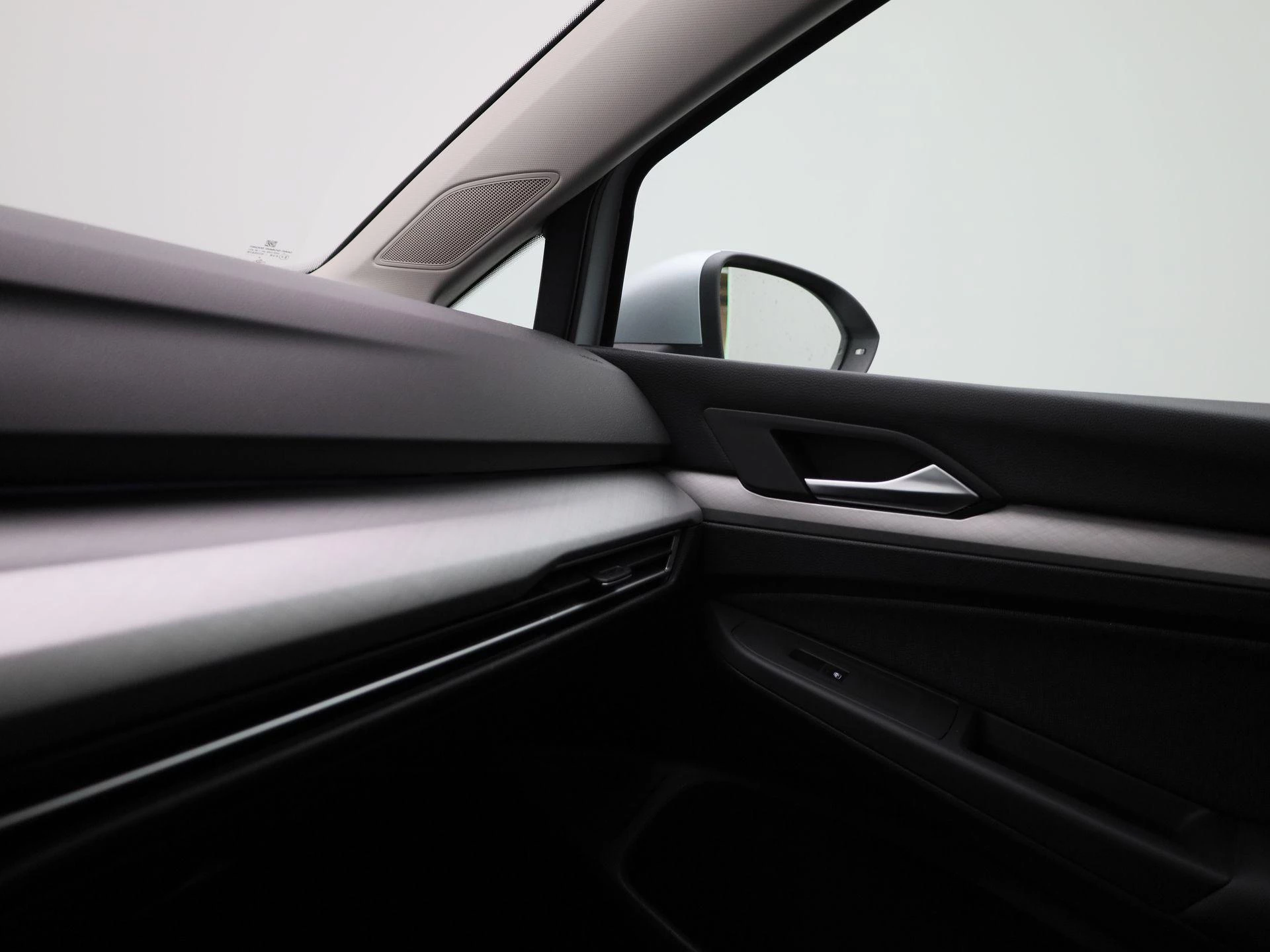 Volkswagen-Golf-image-21