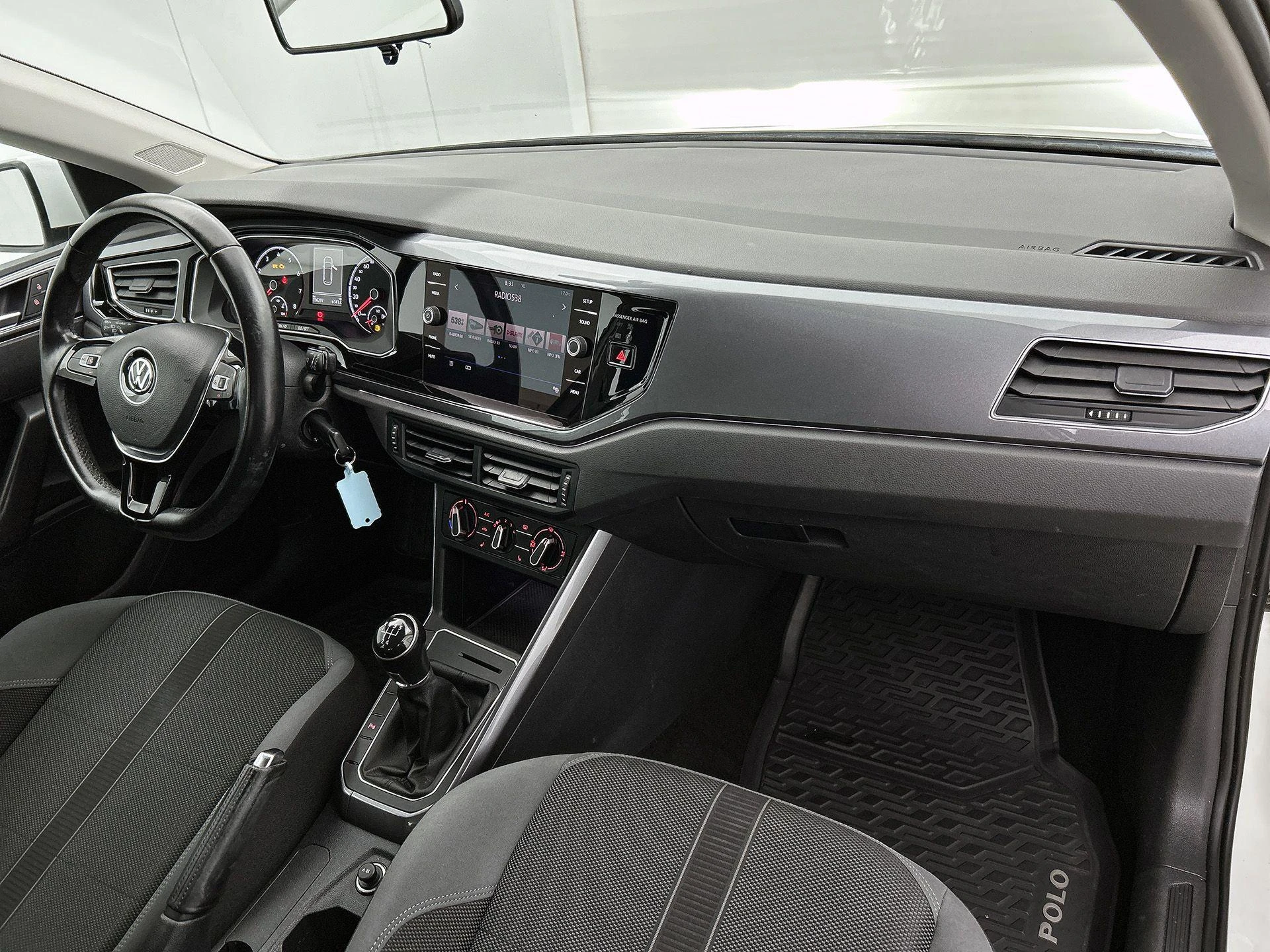 Volkswagen-Polo-image-16