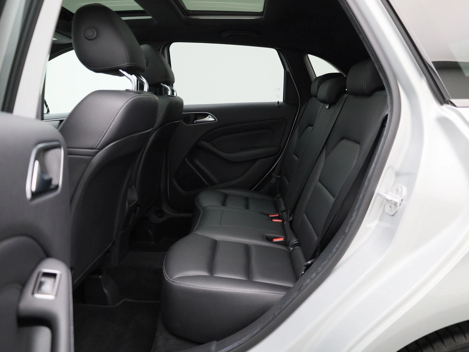 Mercedes-Benz-B-Klasse-image-11