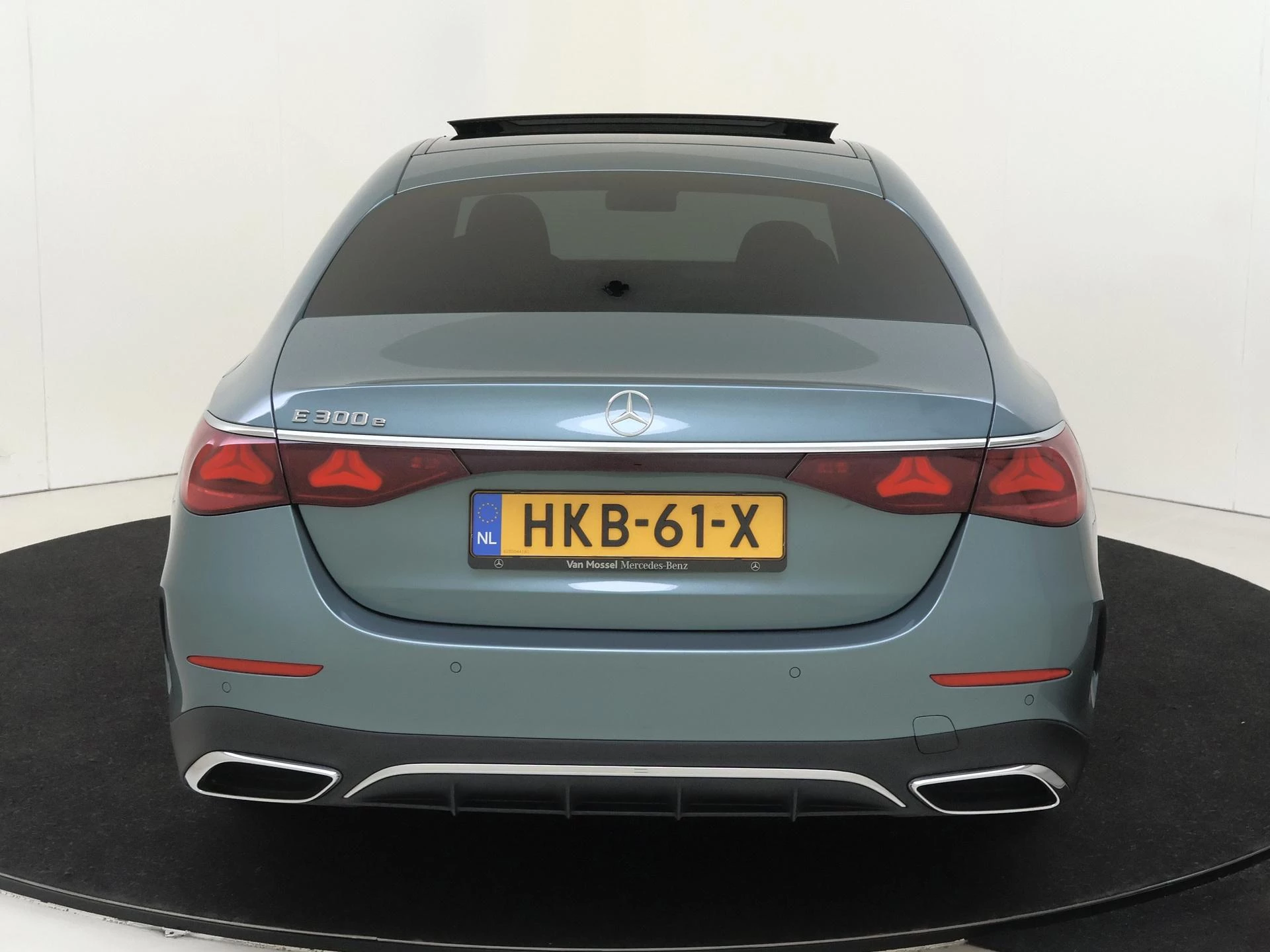 Mercedes-Benz-E-Klasse-image-6