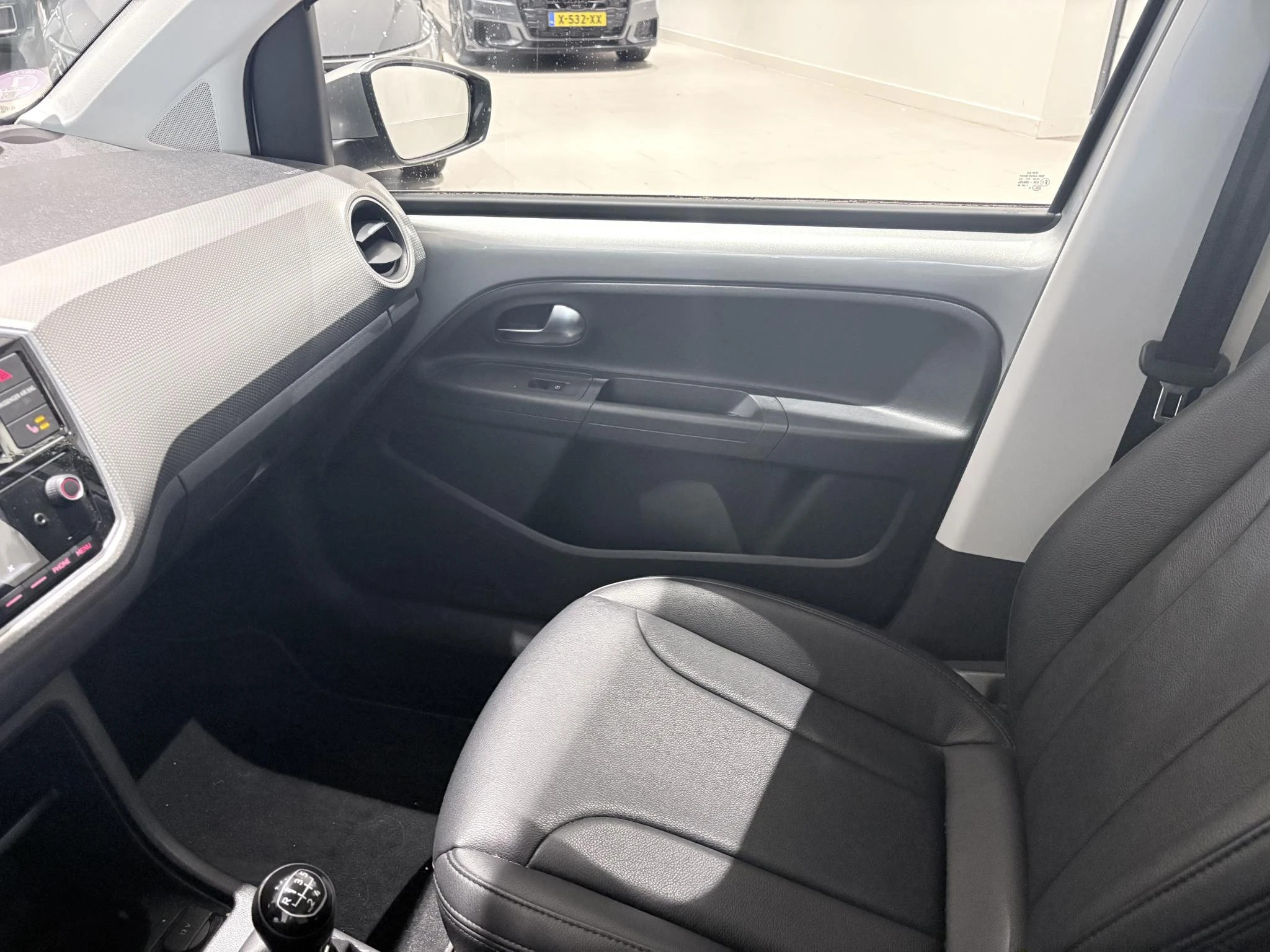 Volkswagen-up!-image-18