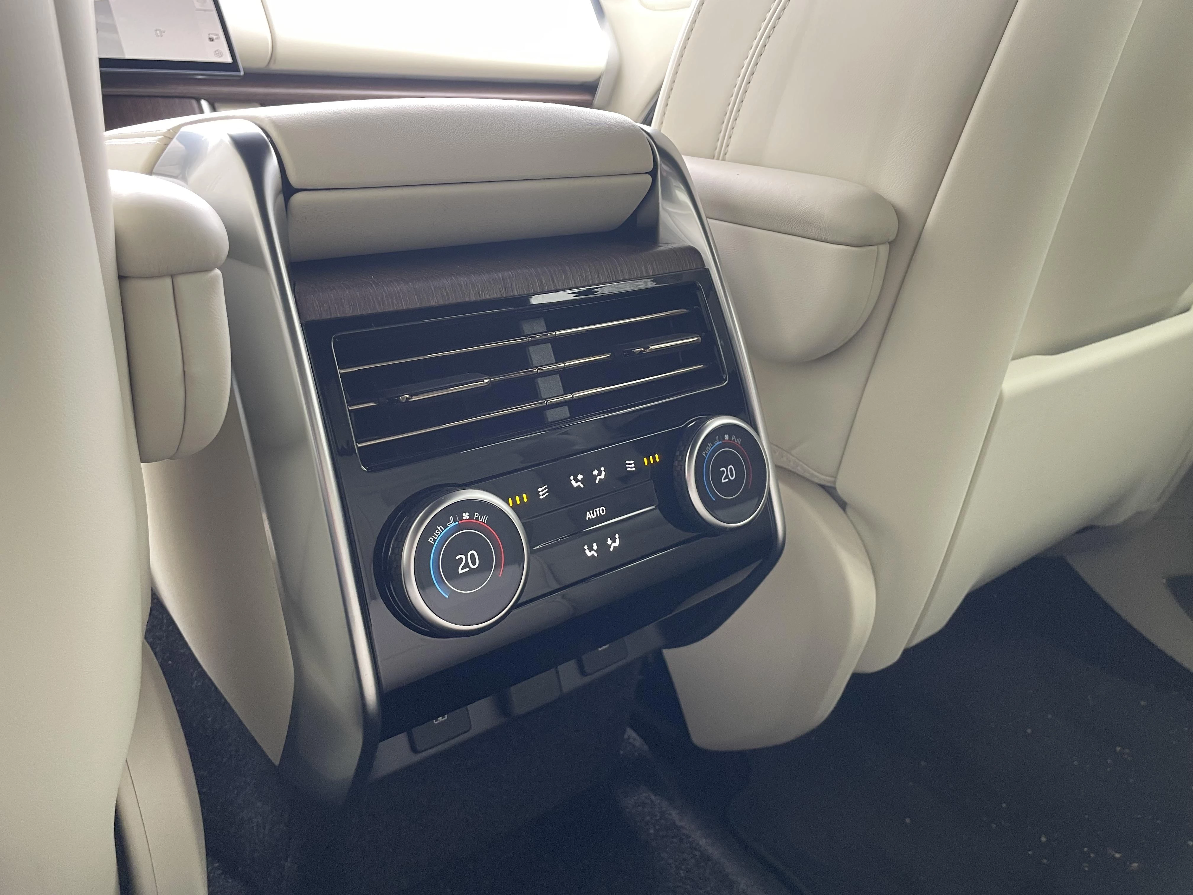 Land Rover Range Rover SWB P460e SE