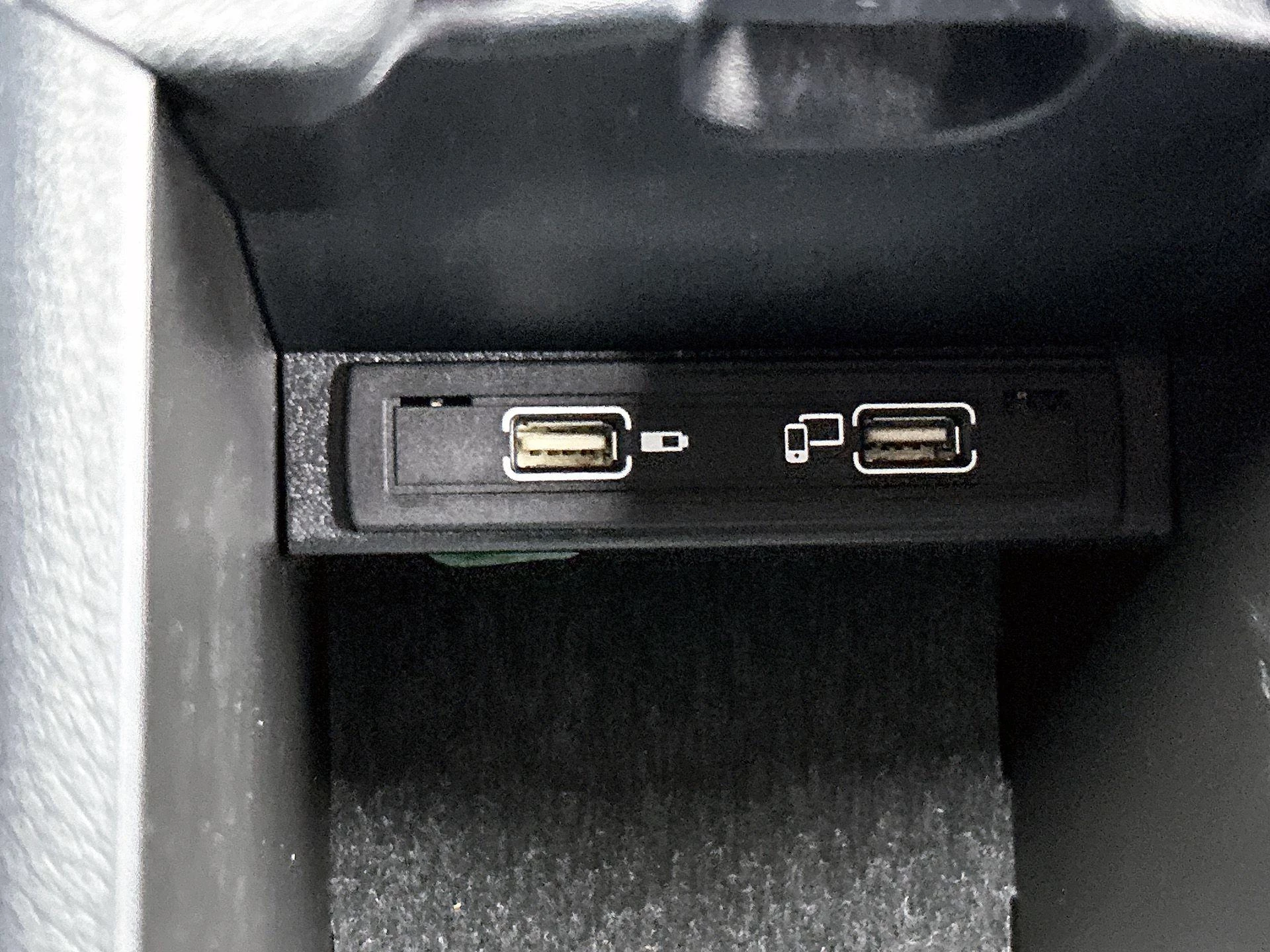 Mercedes-Benz-GLA-image-37