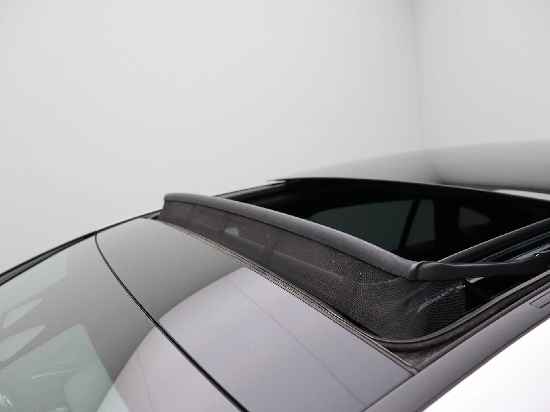 Mercedes-Benz-EQE-image-15