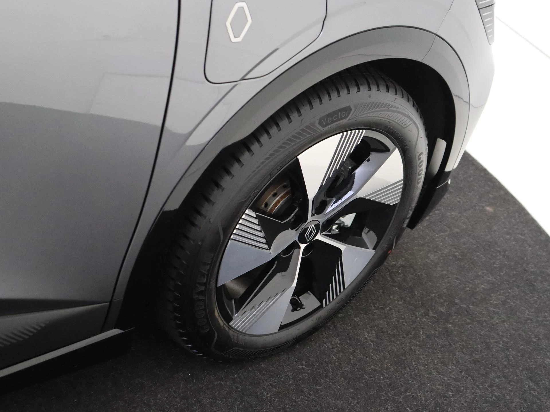 Renault-Megane E-Tech-image-3