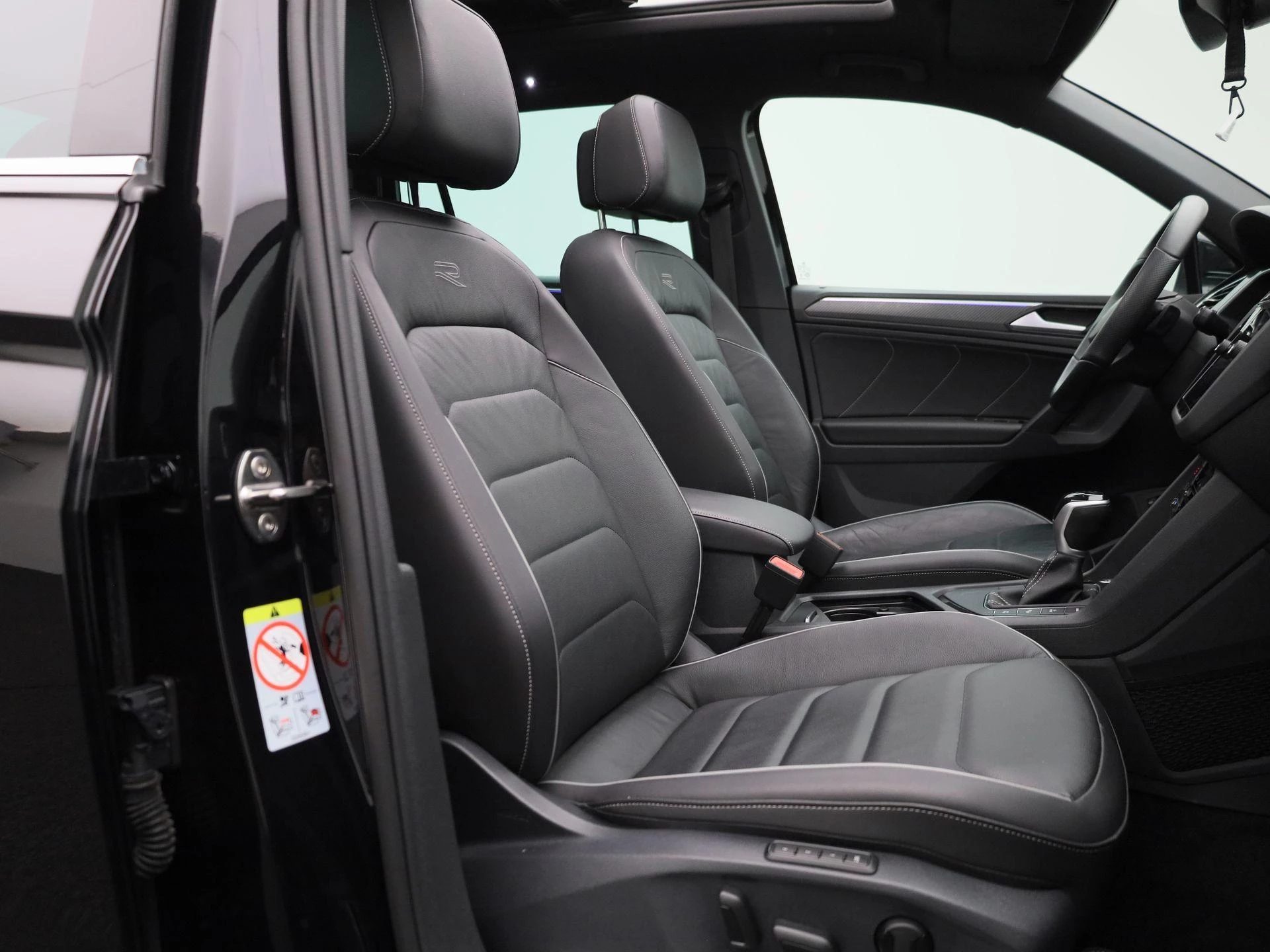 Volkswagen-Tiguan-image-40
