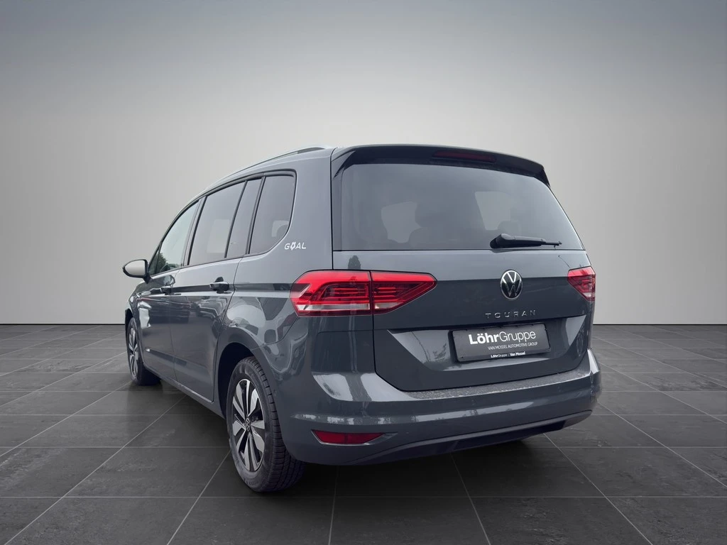 Volkswagen-Touran-image-1