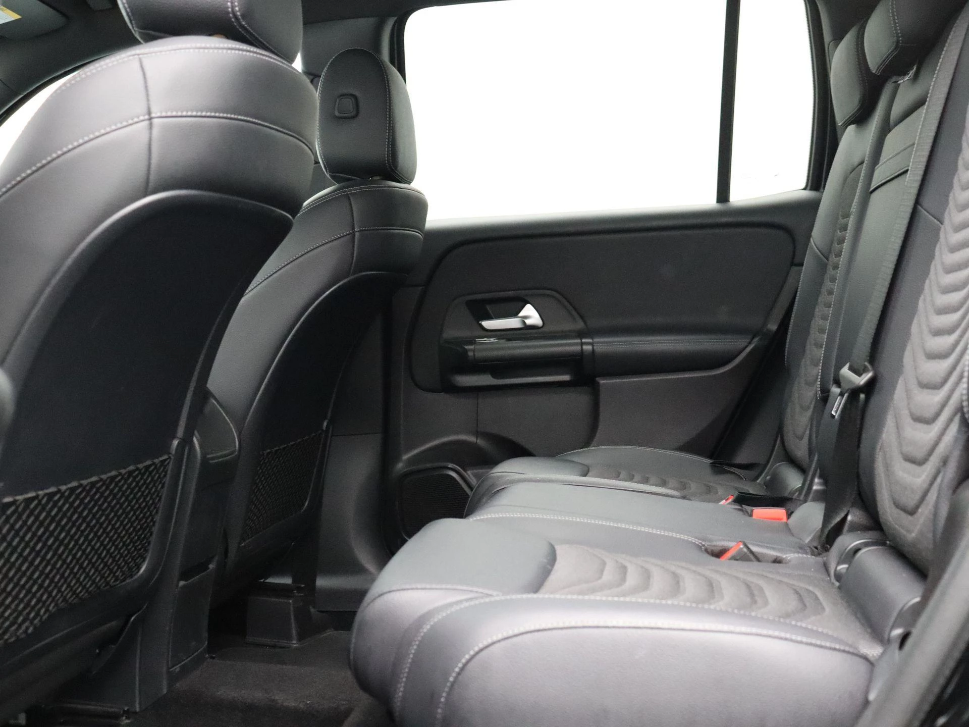 Mercedes-Benz GLB 200 Business Solution + CARPLAY + LED + CAMERA +