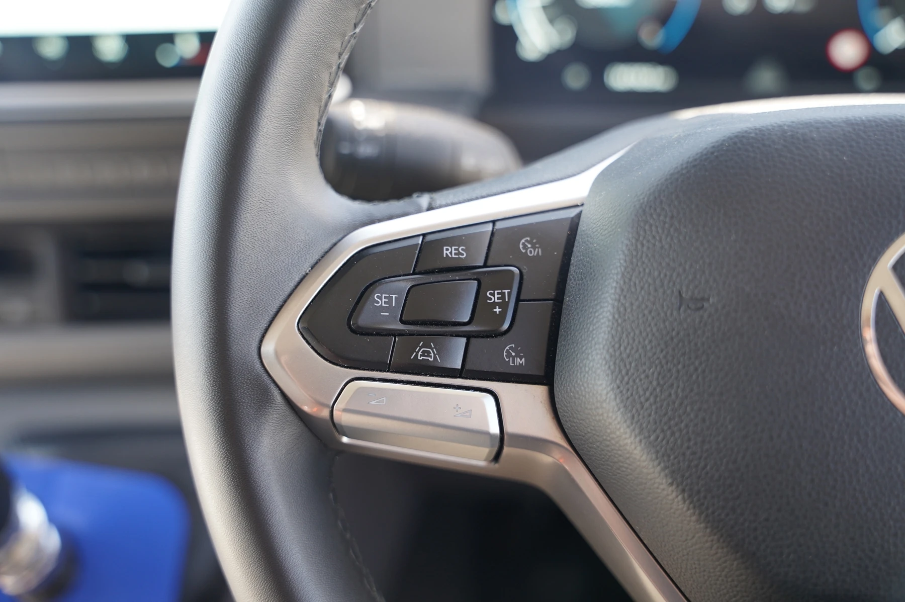 Volkswagen-Transporter-image-9