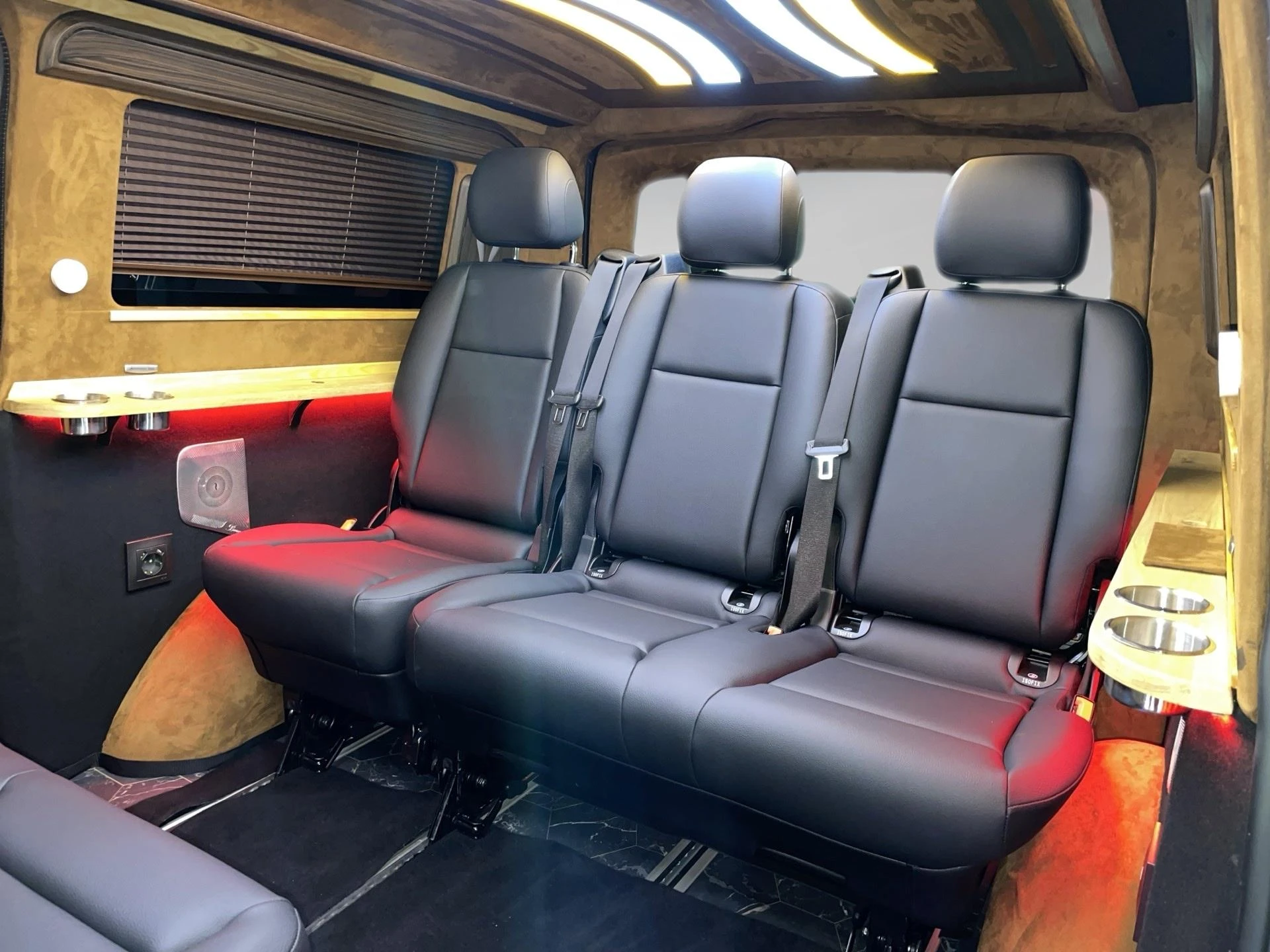 Mercedes-Benz-Vito-image-10