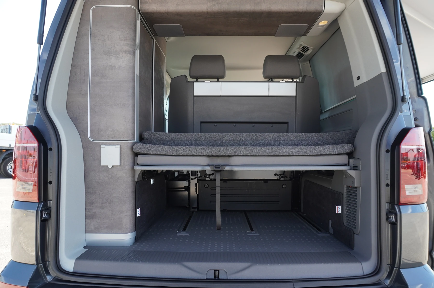 Volkswagen-California-image-15