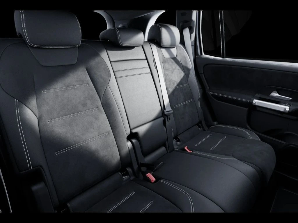 Mercedes-Benz-GLB 200 d-image-11