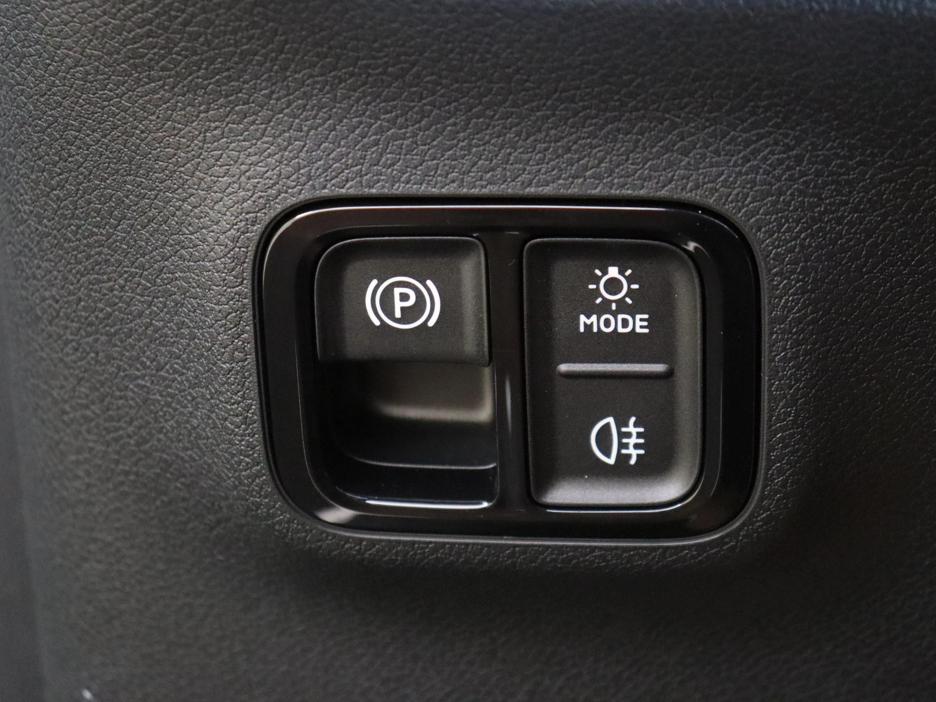Mercedes-Benz-GLB-image-22