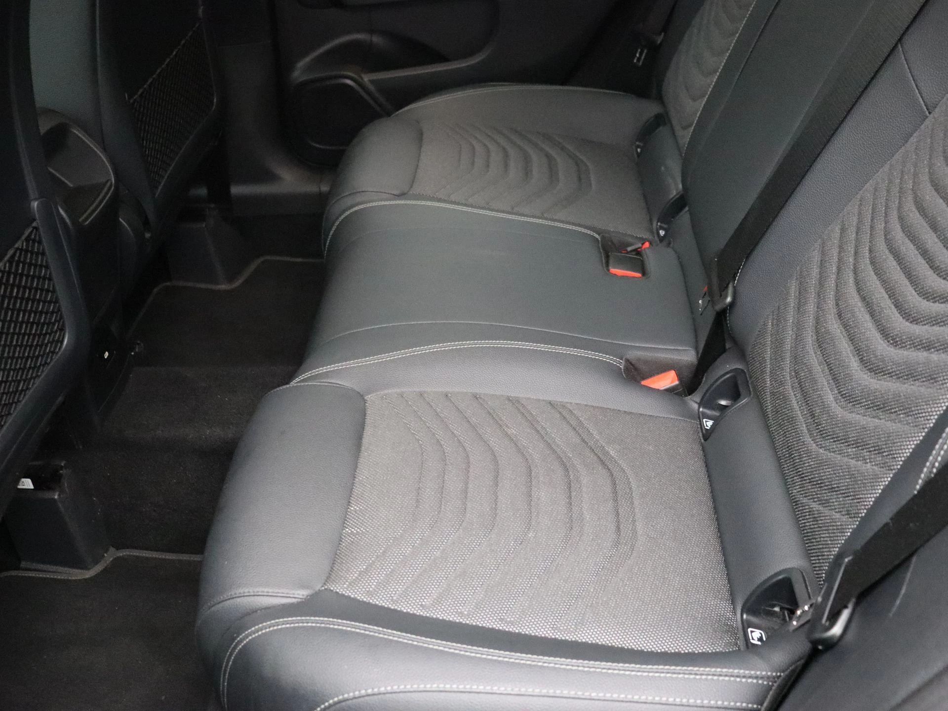 Mercedes-Benz B-Klasse 180 d Business Line + CARPLAY + LED + CAMERA +