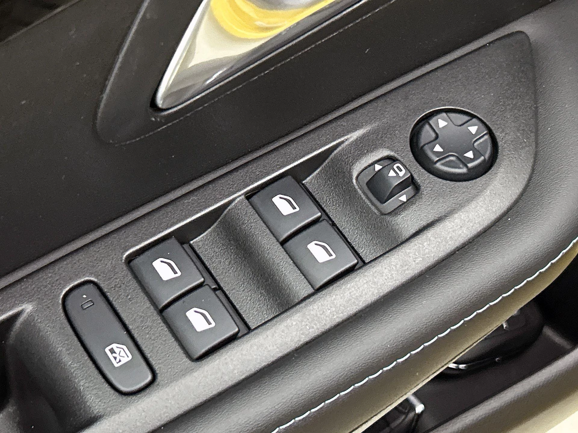 Peugeot-208-image-25