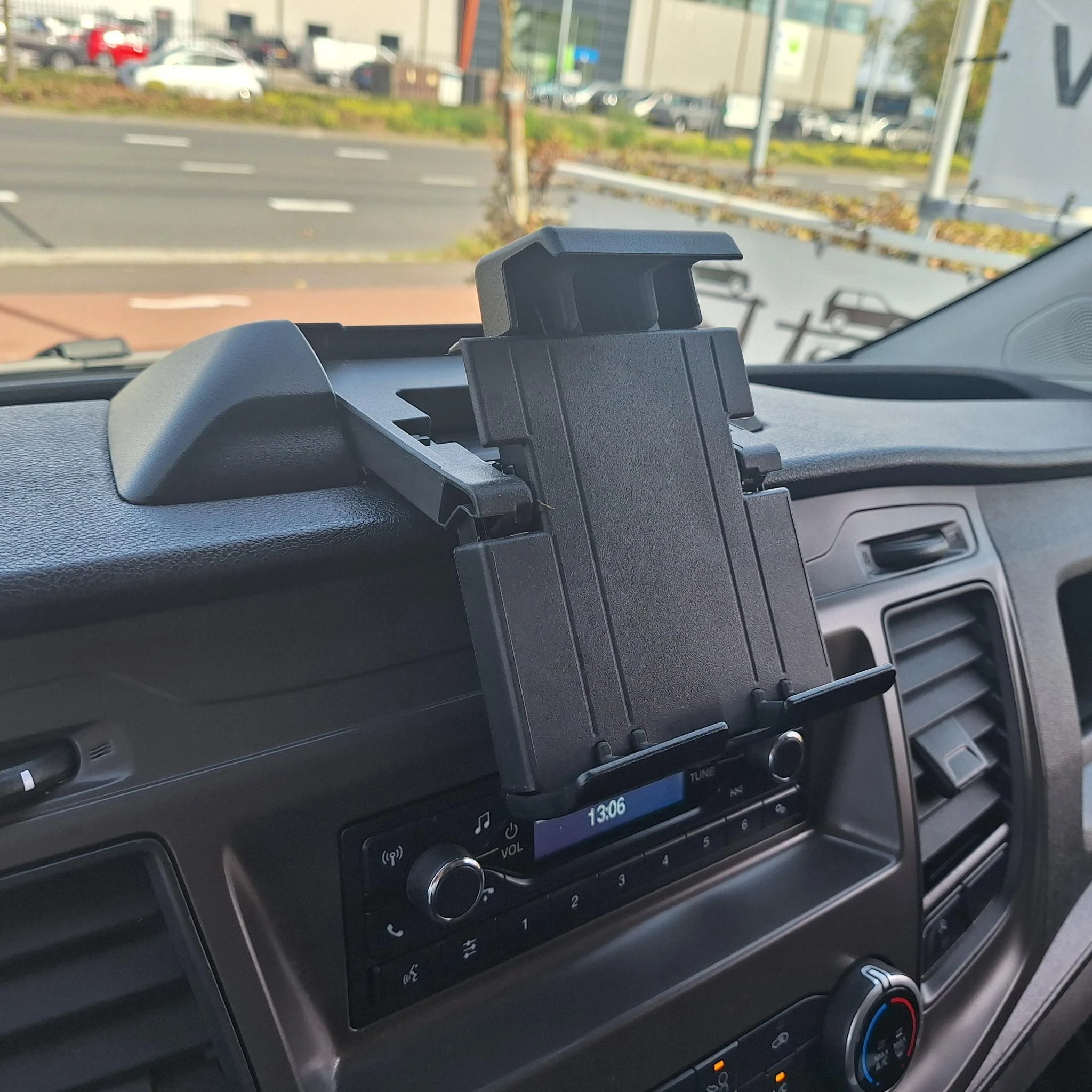 Ford-Transit Custom-image-16