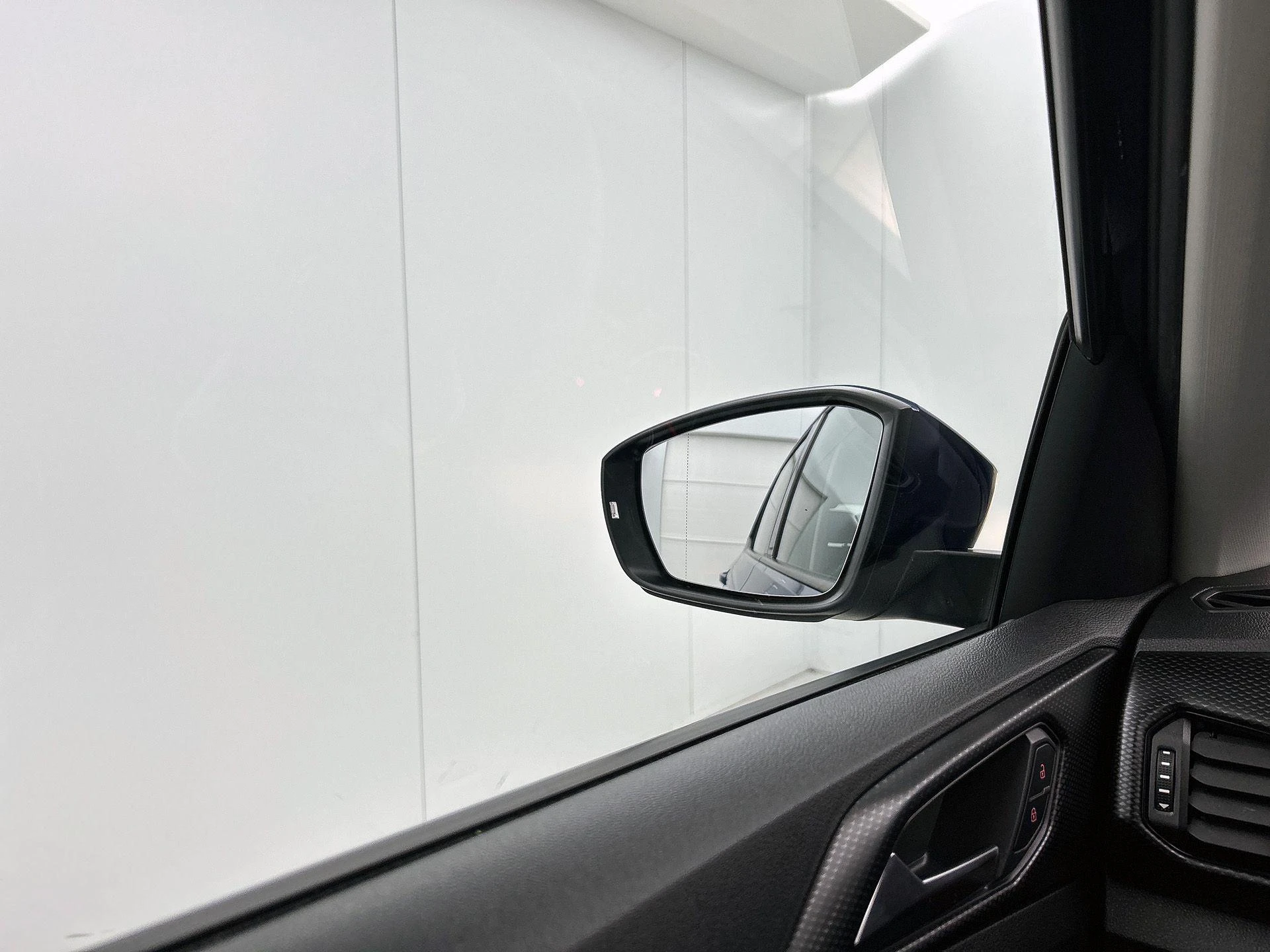 Volkswagen-T-Cross-image-16