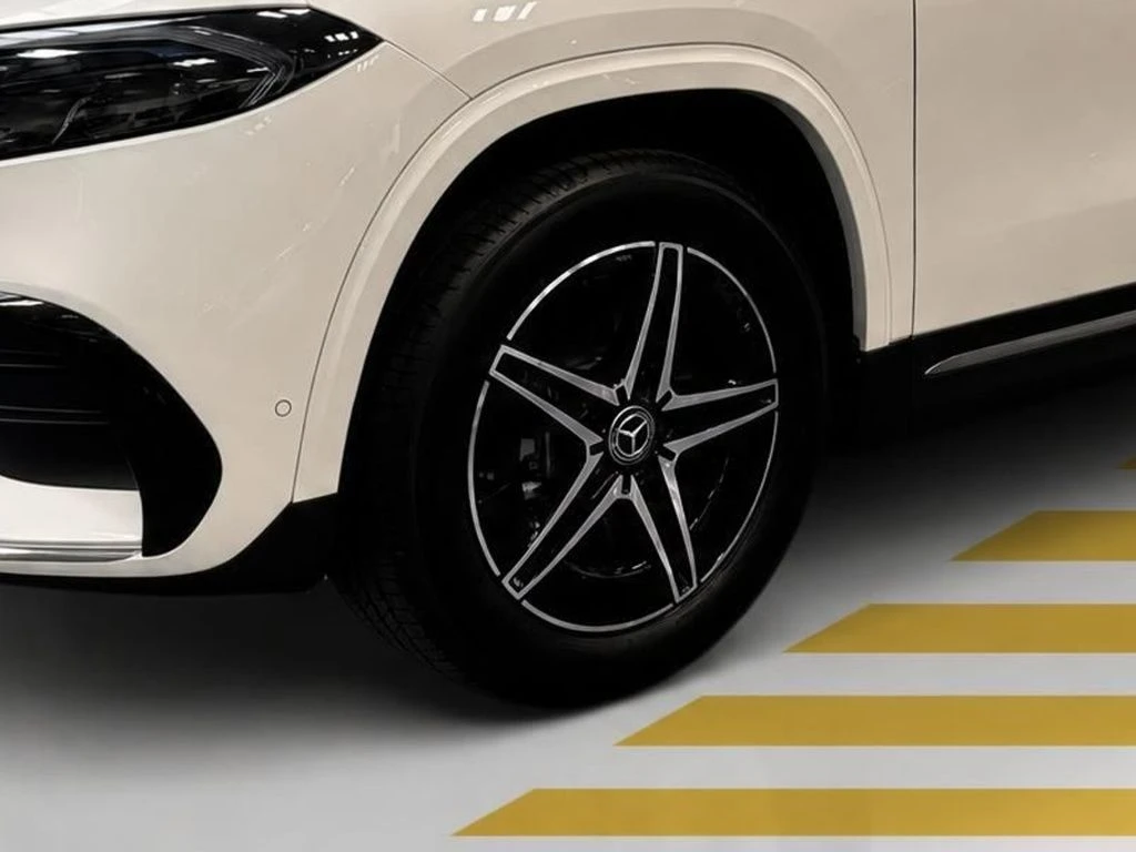 Mercedes-Benz-EQA 250+-image-5