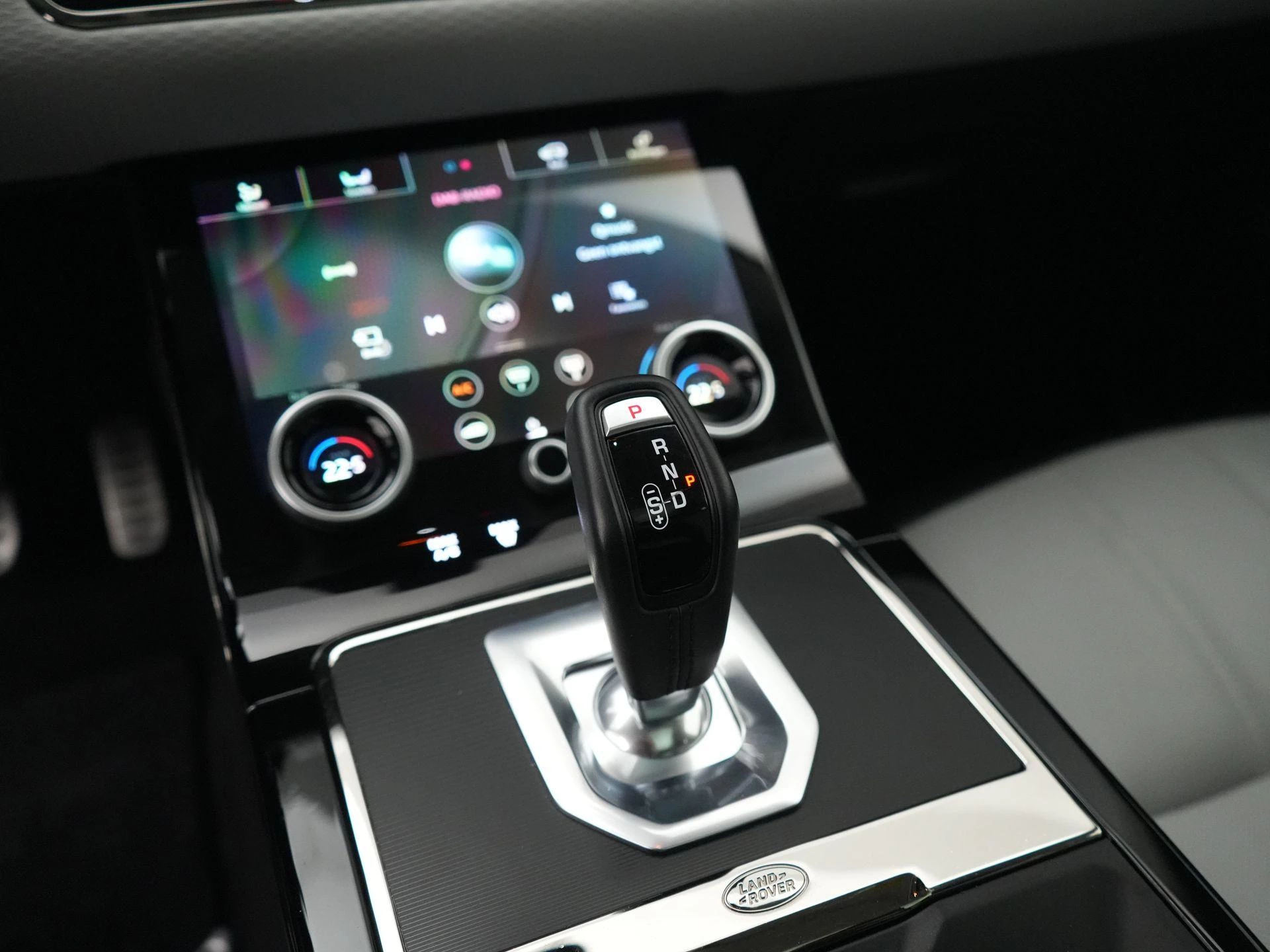 Land Rover-Range Rover Evoque-image-18