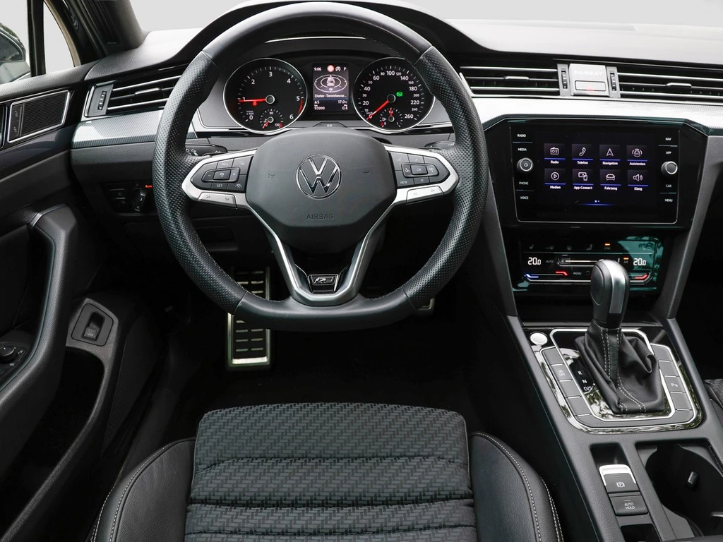 Volkswagen-Passat-image-12