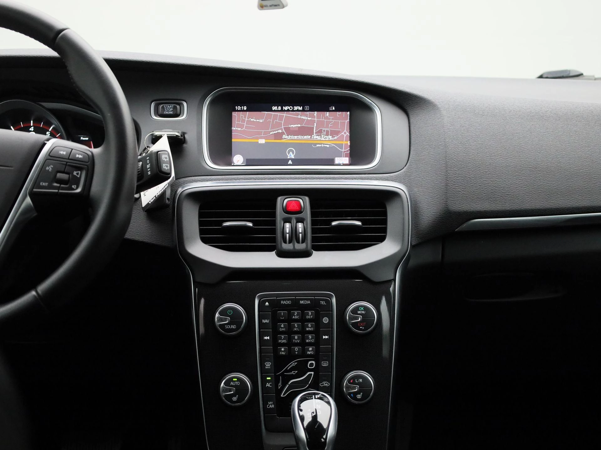 Volvo-V40-image-8