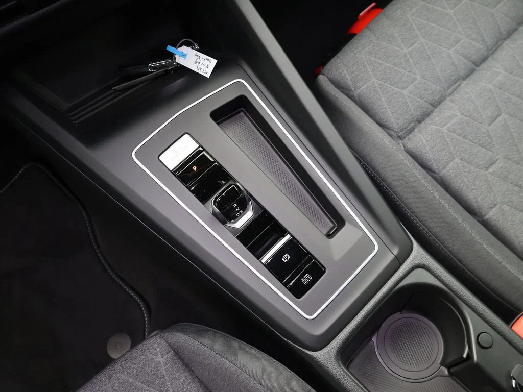 Volkswagen-Golf-image-17