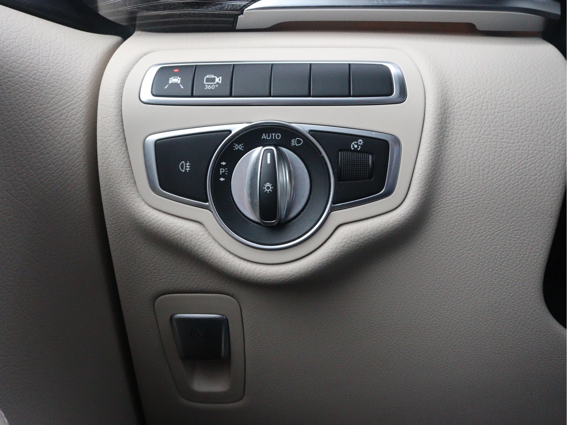 Mercedes-Benz-V-Klasse-image-13