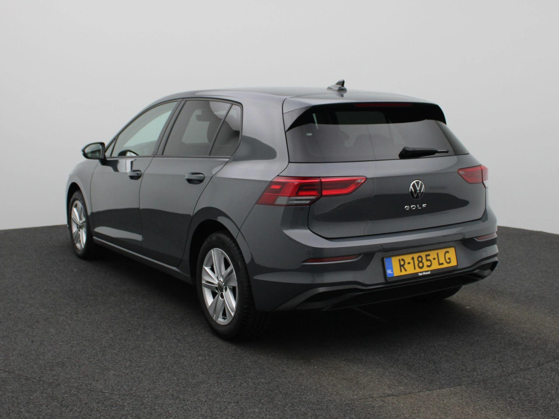 Volkswagen-Golf-image-1