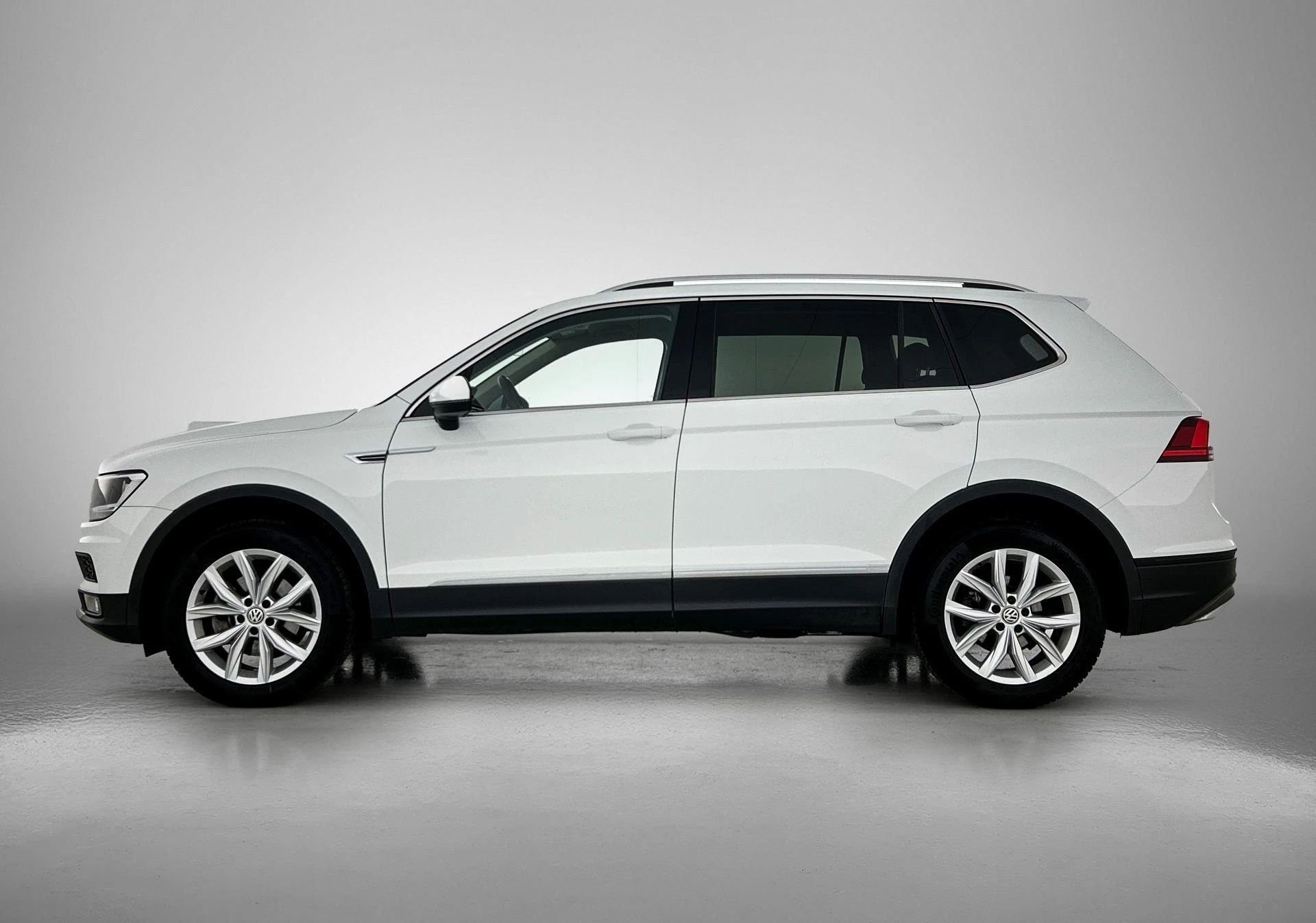 Volkswagen-Tiguan Allspace-image-1