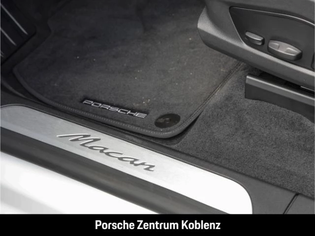 Porsche Macan -