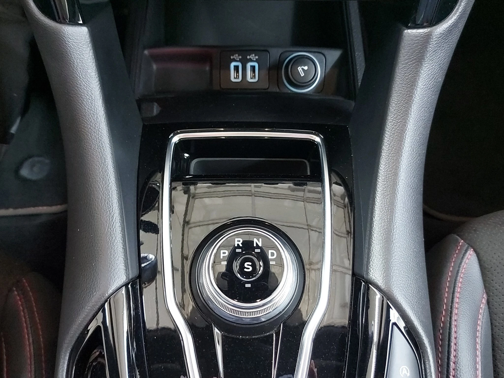 Ford-Mondeo-image-19