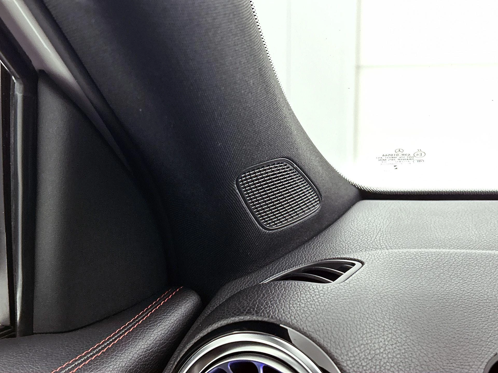 Mercedes-Benz-GLB-image-17