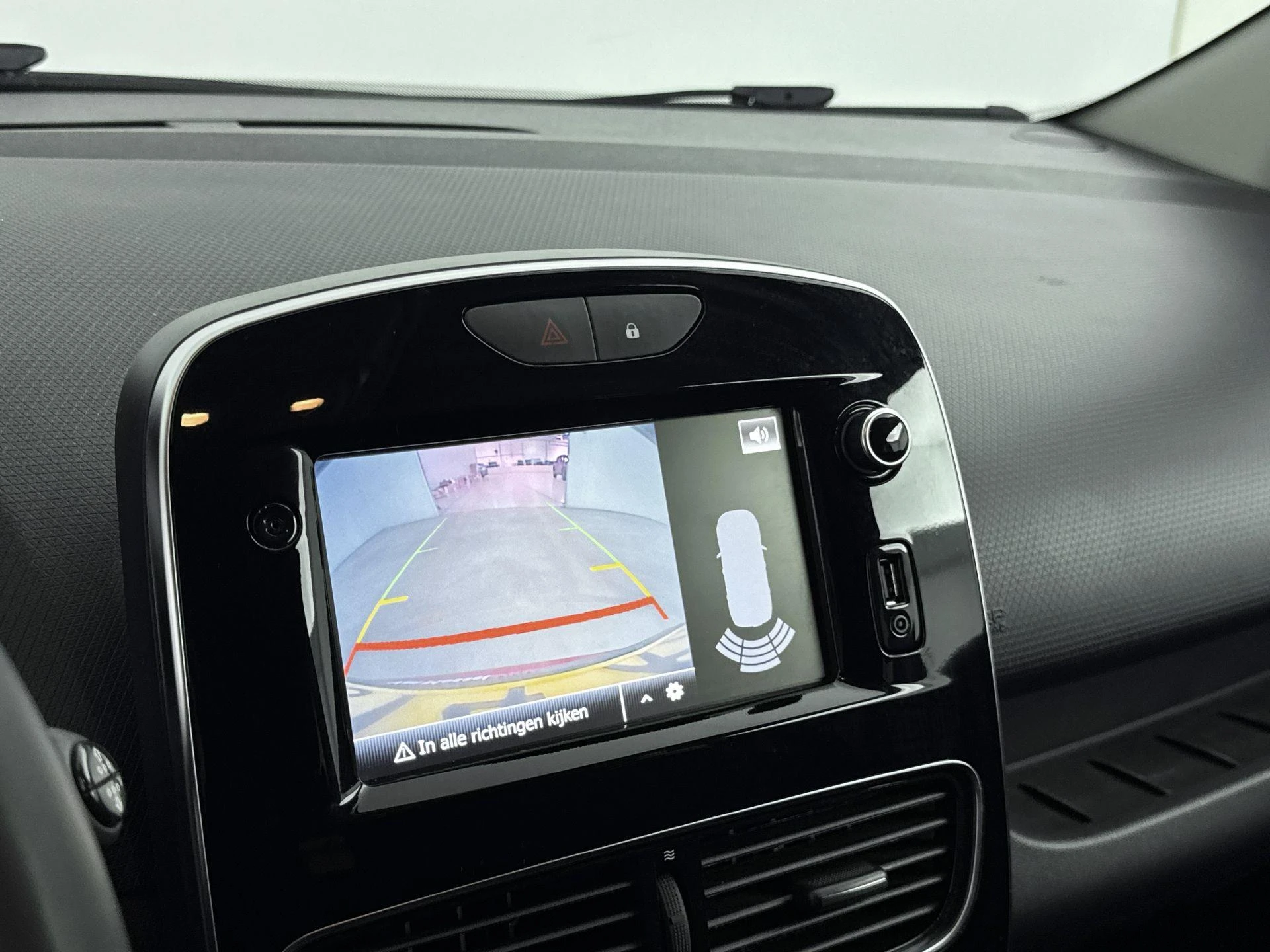 Renault-Clio-image-9