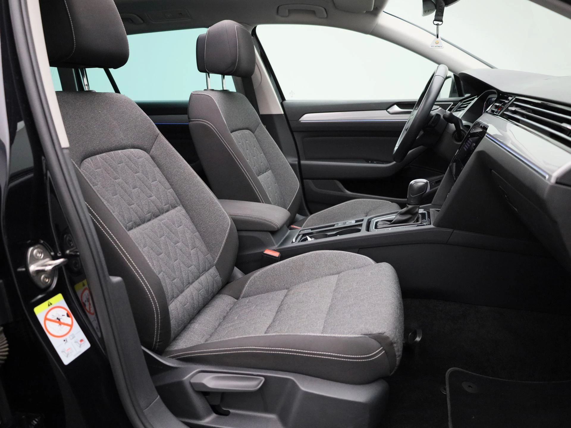 Volkswagen-Passat-image-36