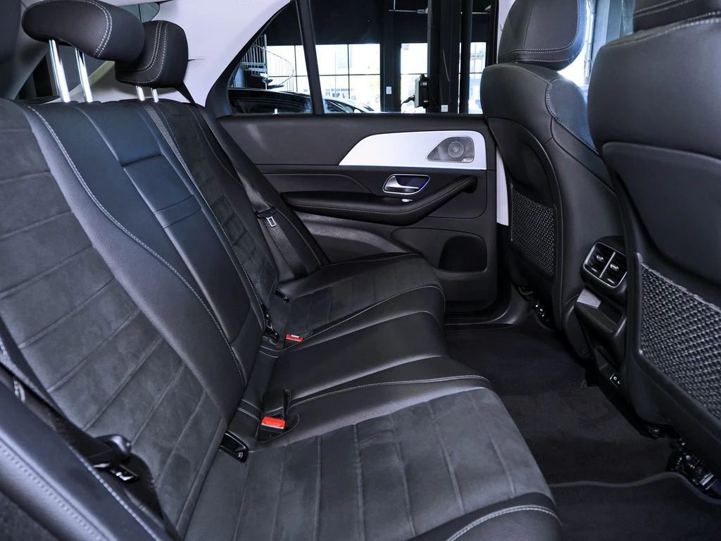 Mercedes-Benz-GLE 300 d-image-13