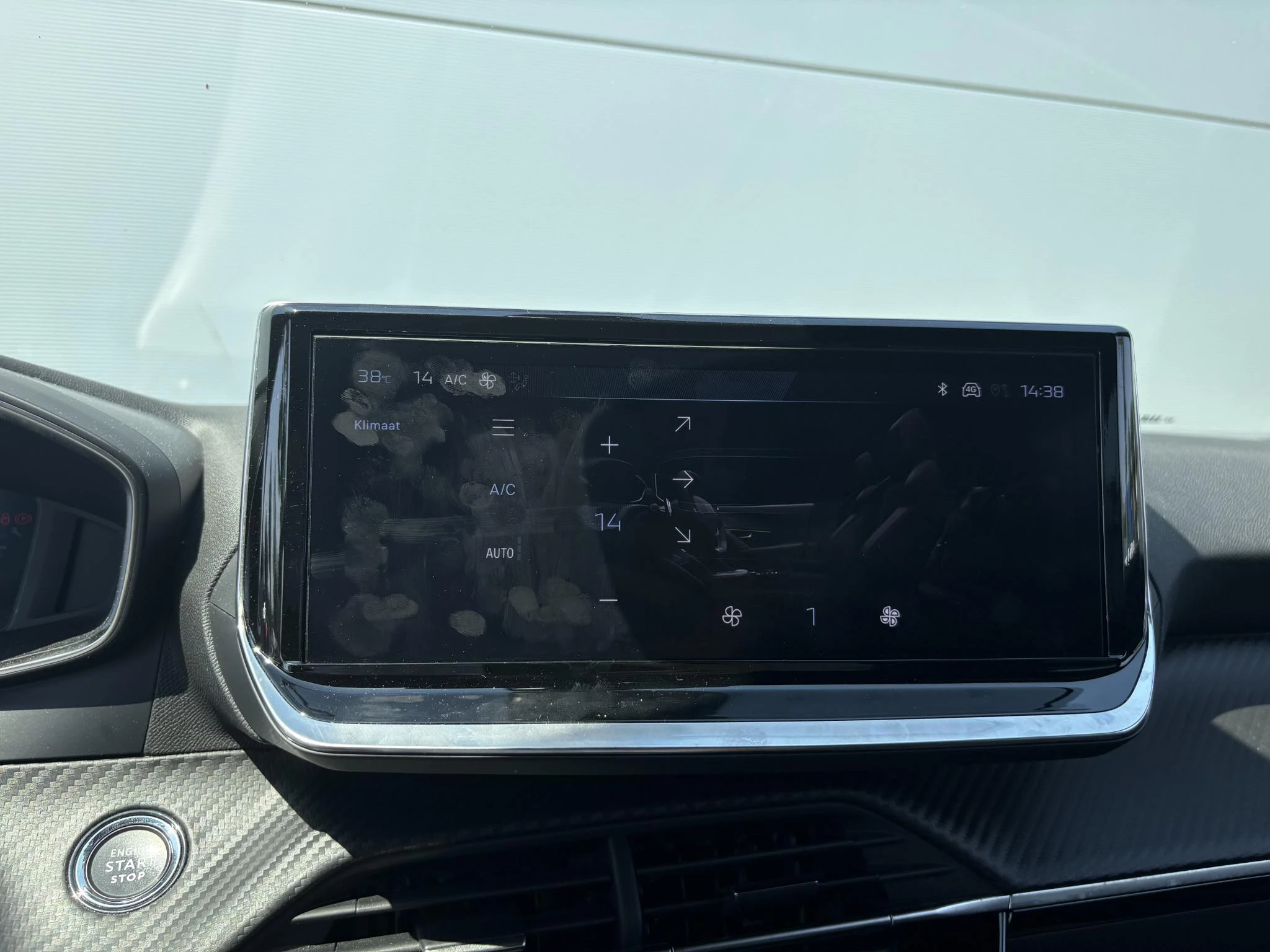 Peugeot 2008 1.2 Hybrid 136 Allure