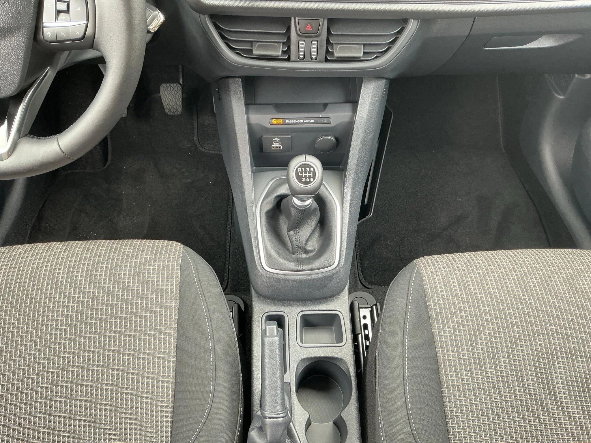 Ford-Tourneo Courier-image-13