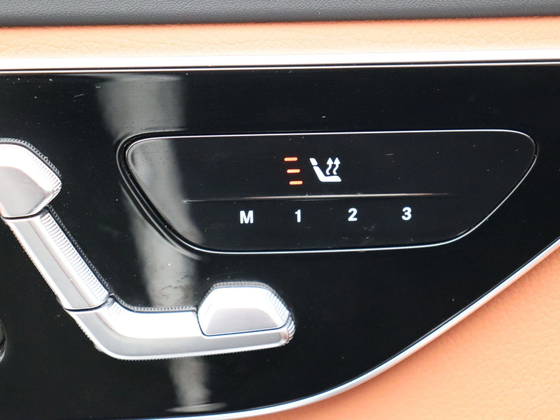 Mercedes-Benz-C-Klasse-image-9