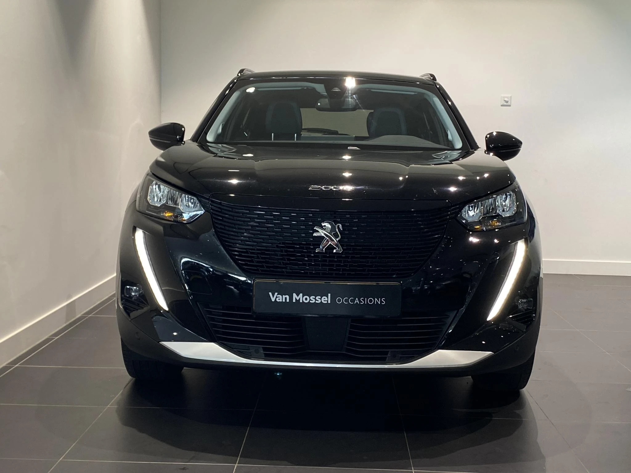 Peugeot-e-2008-image-2
