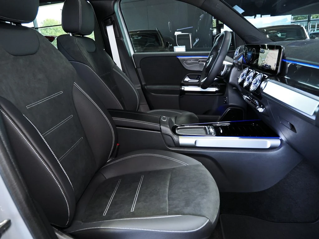 Mercedes-Benz-GLB 180 d-image-11