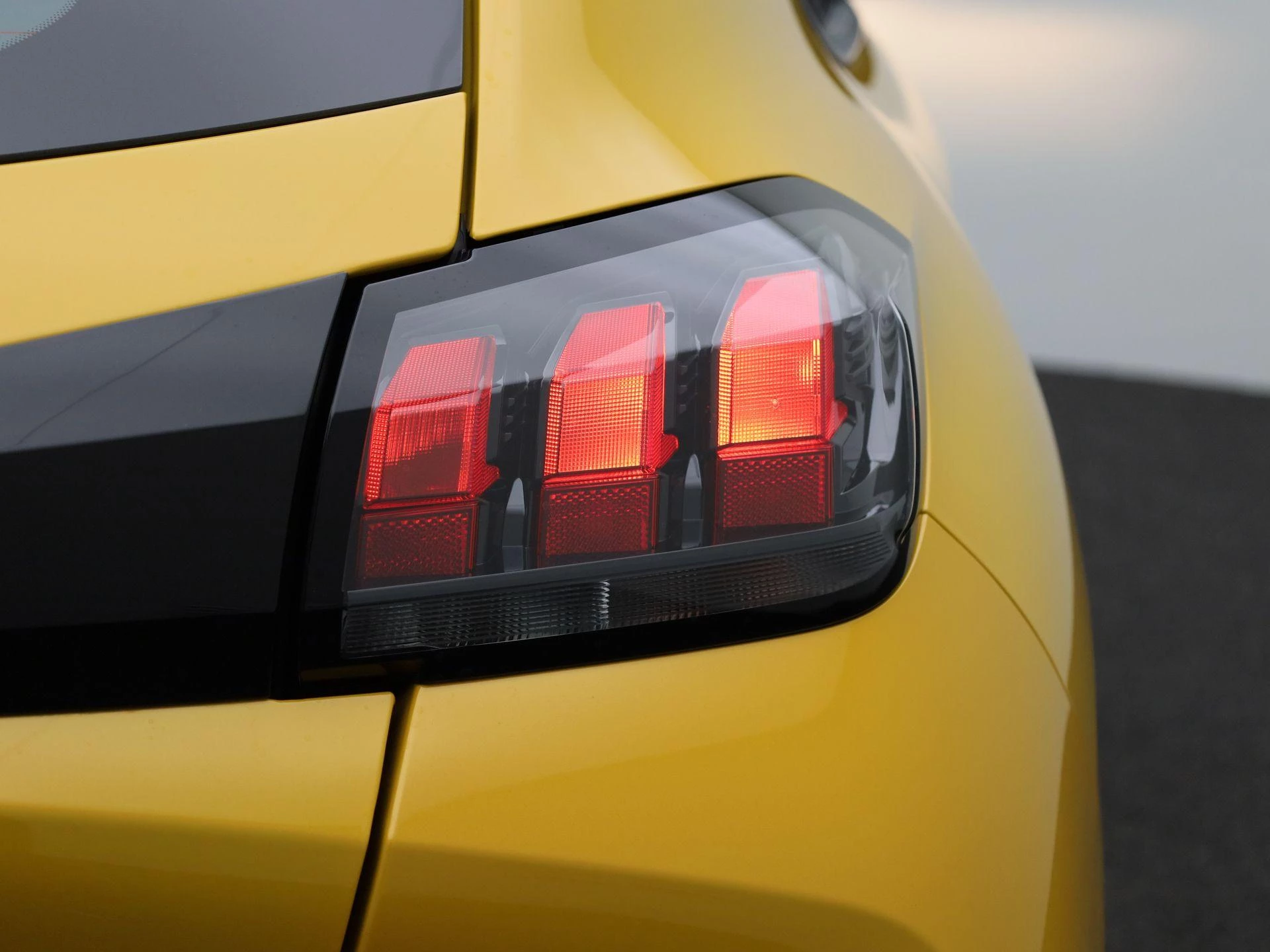 Peugeot-208-image-32