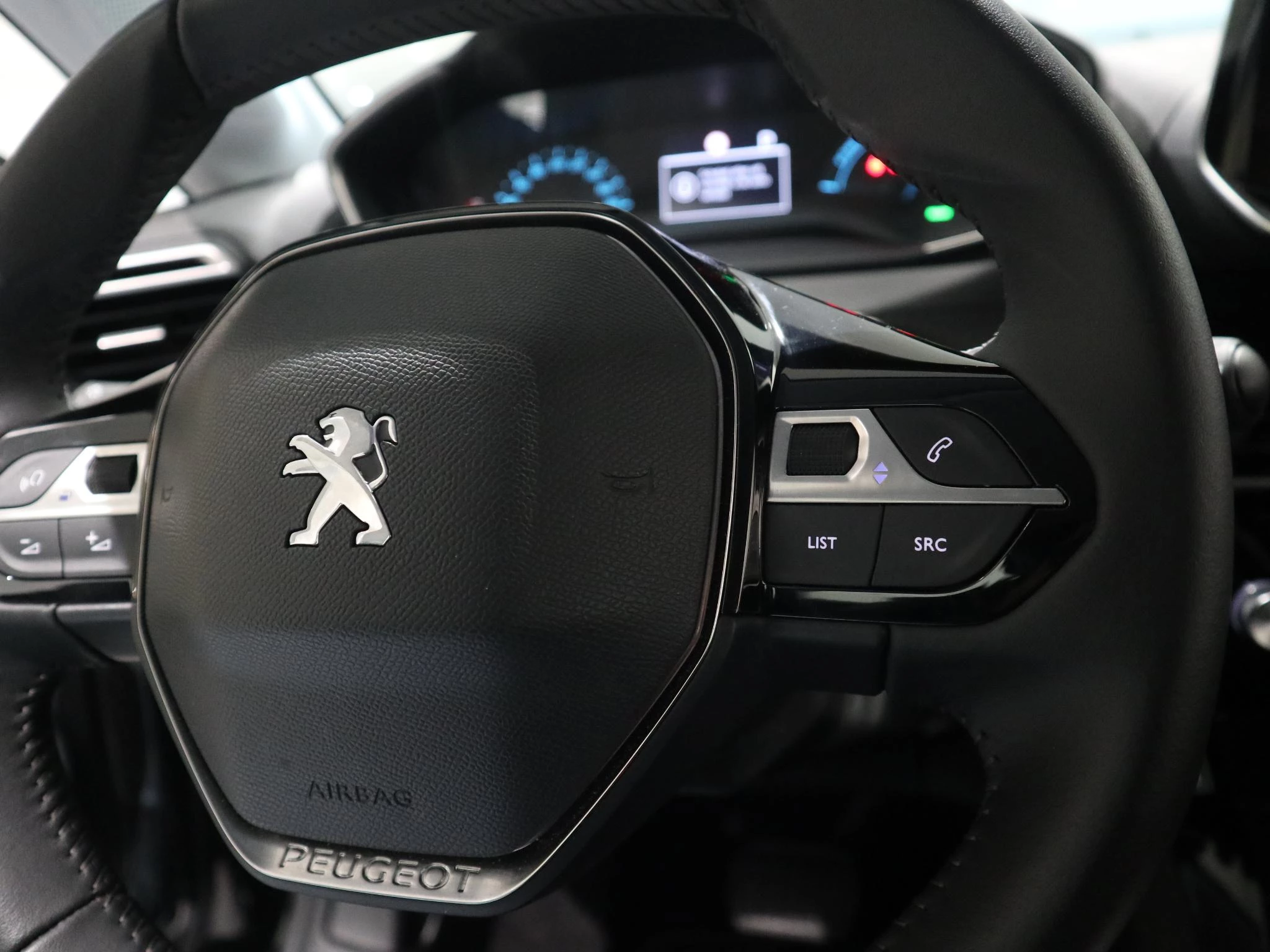 Peugeot-e-208-image-10