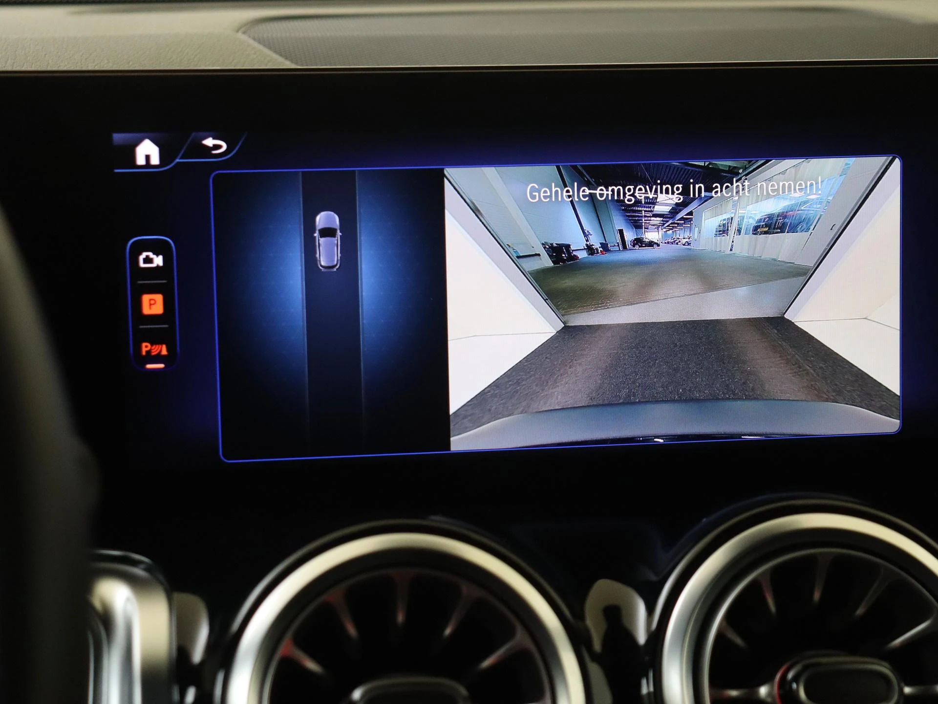 Mercedes-Benz-EQB-image-20