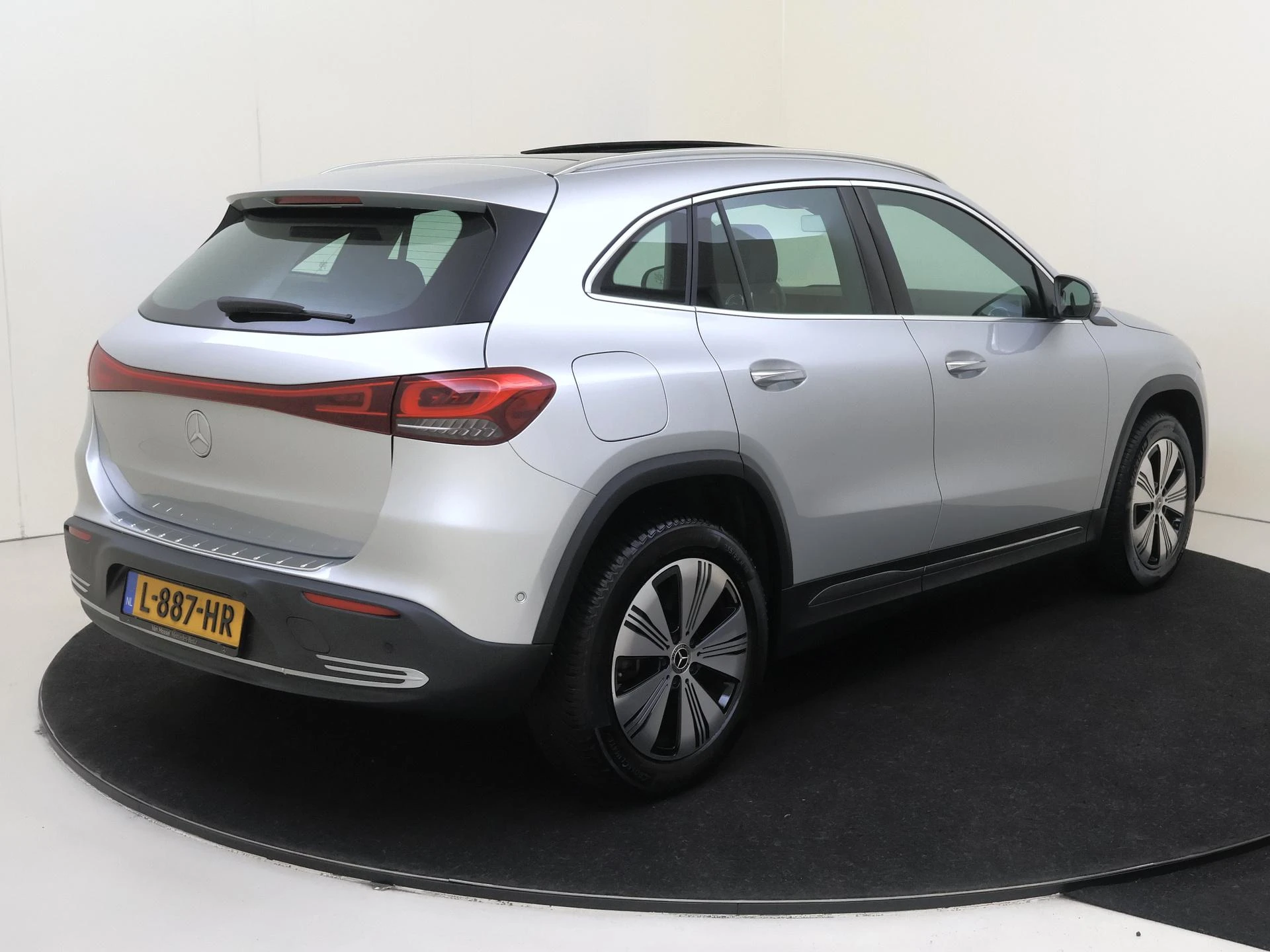 Mercedes-Benz-EQA-image-3