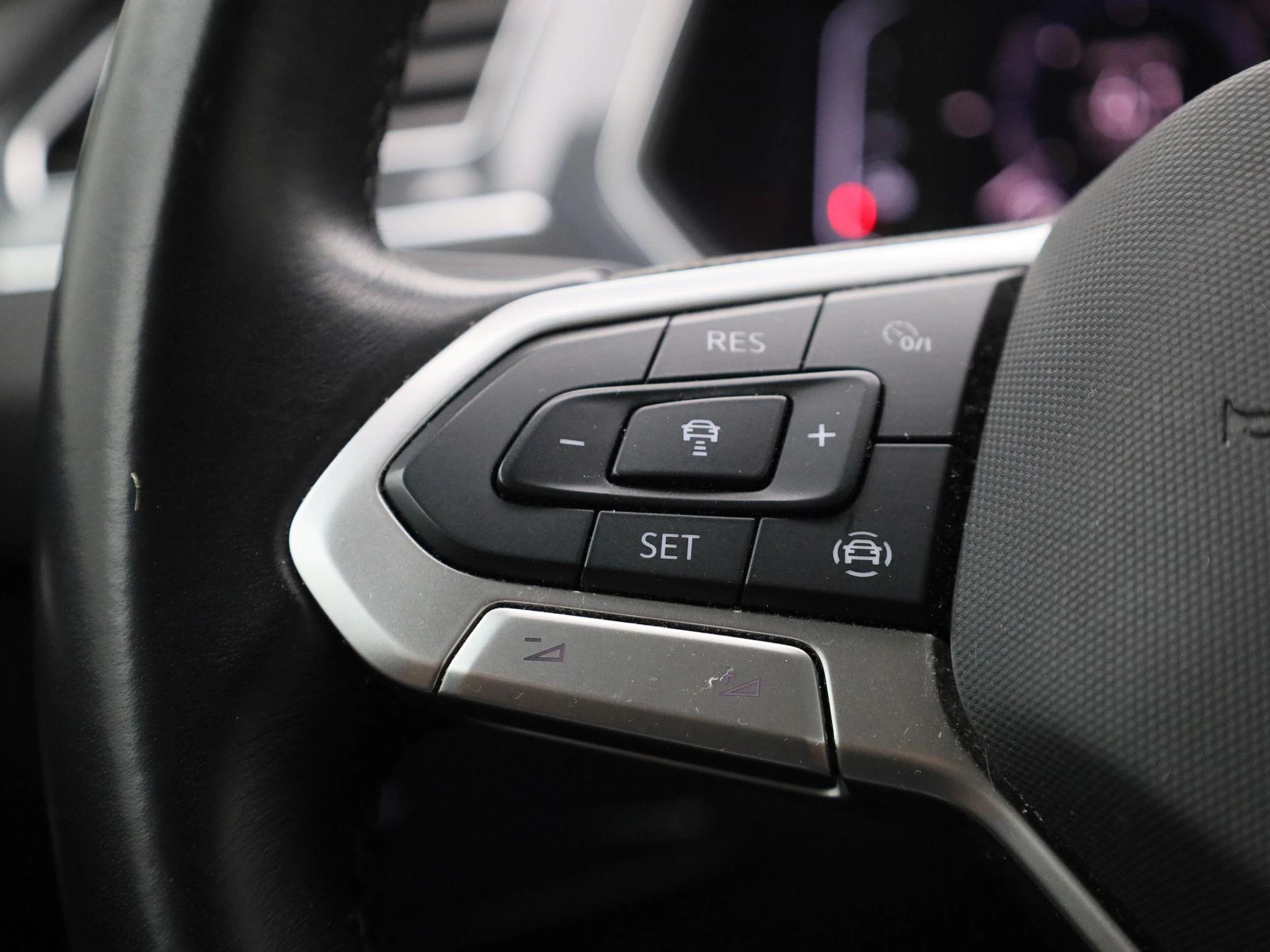 Volkswagen-Tiguan-image-18