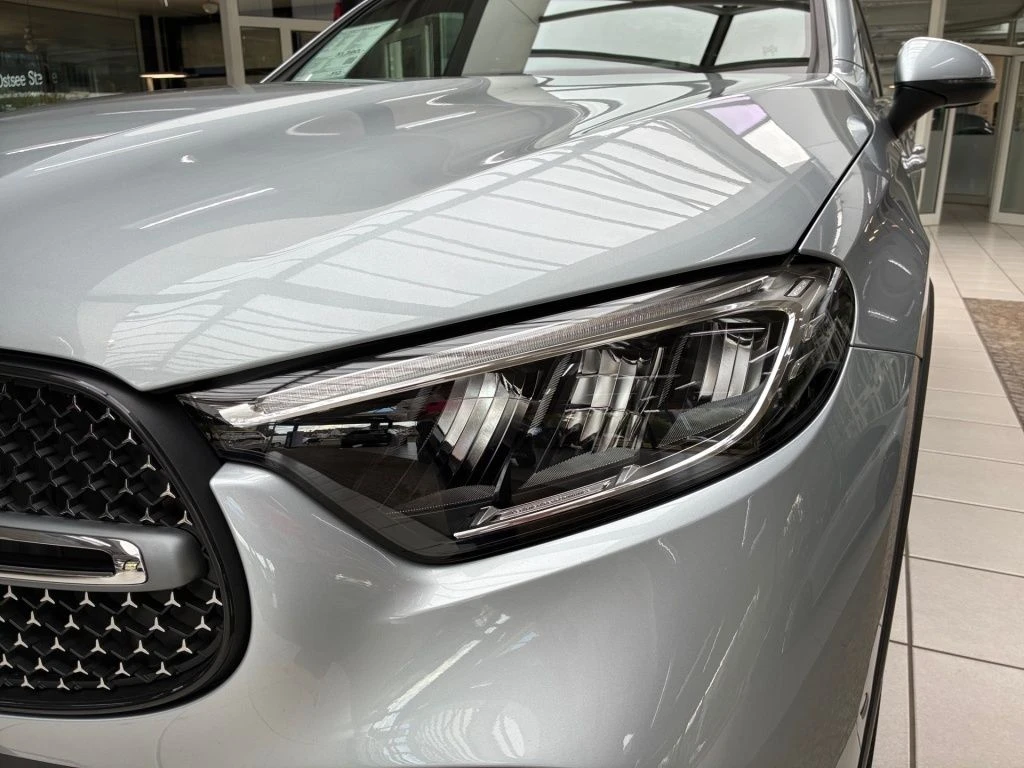 Mercedes-Benz-GLC 300 d-image-4