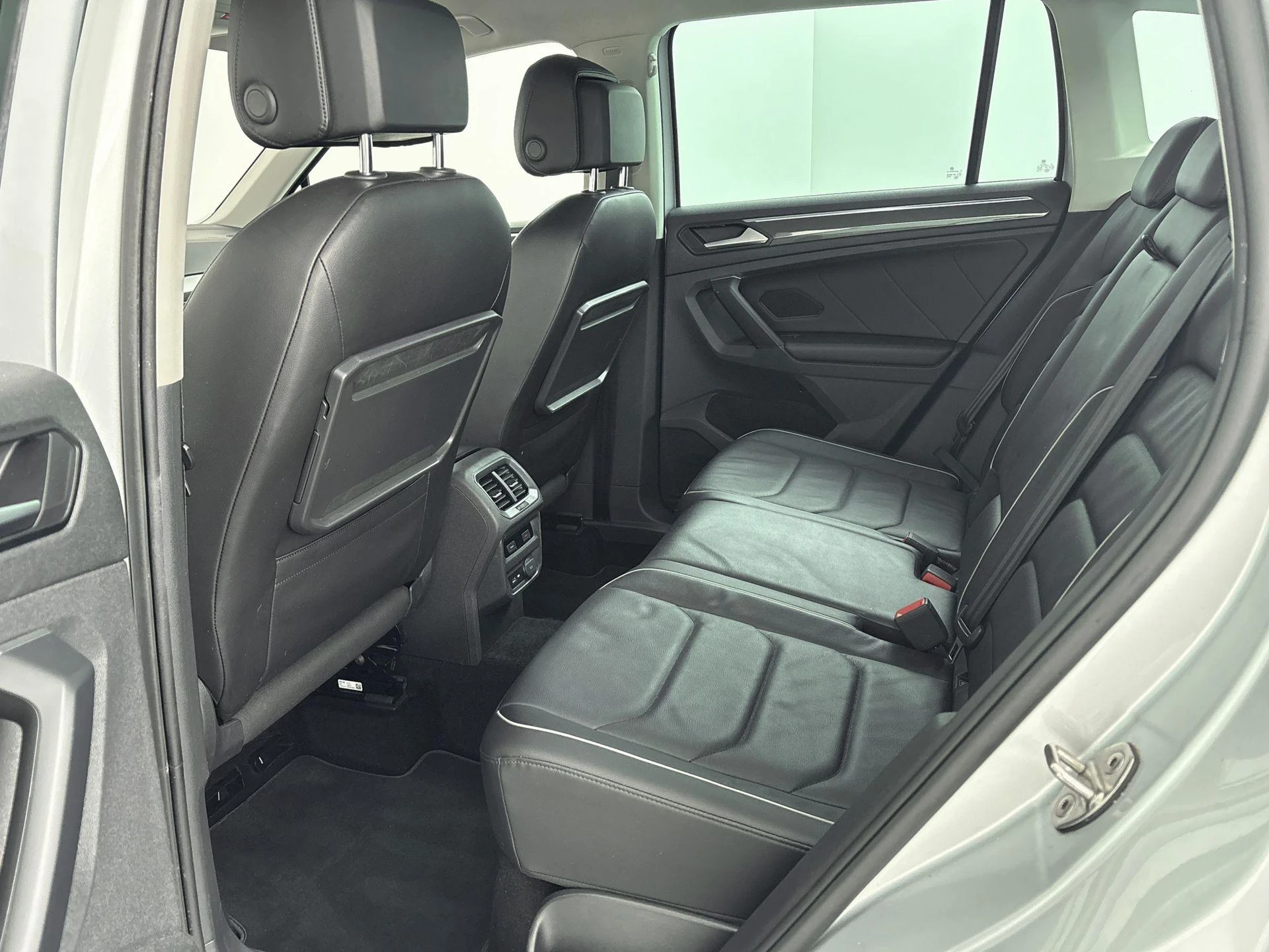 Volkswagen-Tiguan-image-25