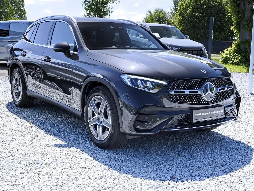 Mercedes-Benz-GLC 300 d-image-4