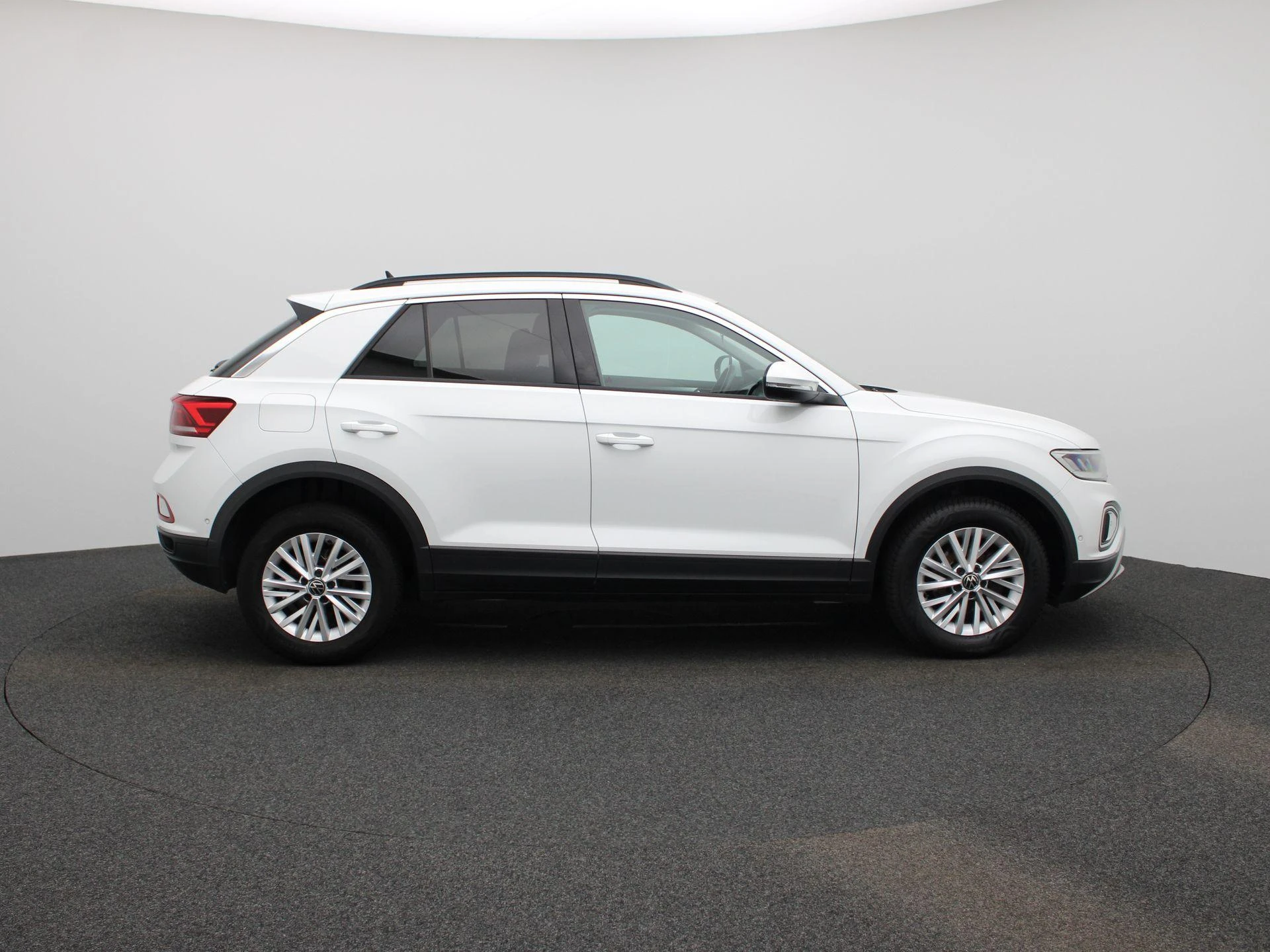 Volkswagen-T-Roc-image-5
