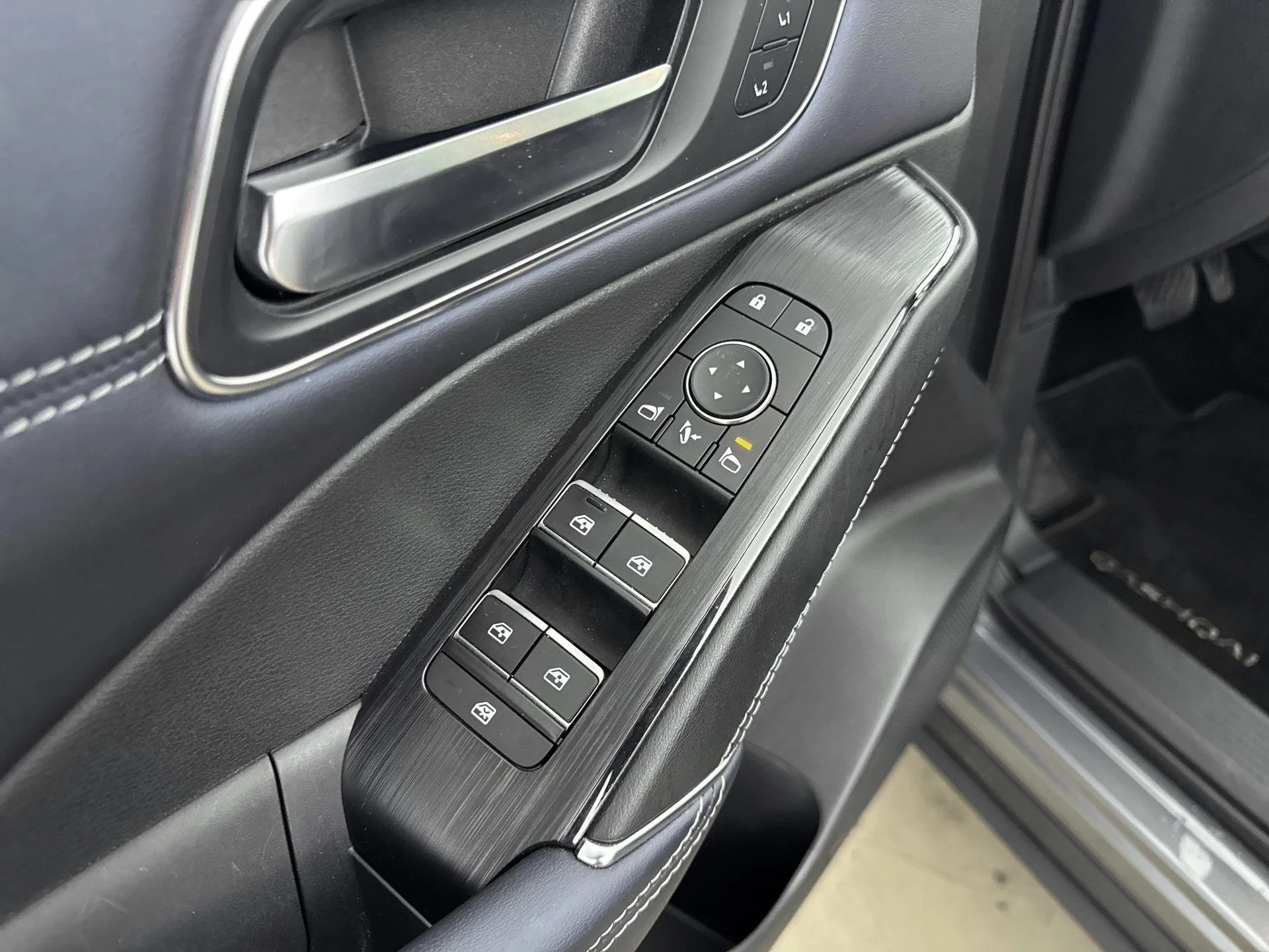 Nissan-QASHQAI-image-27